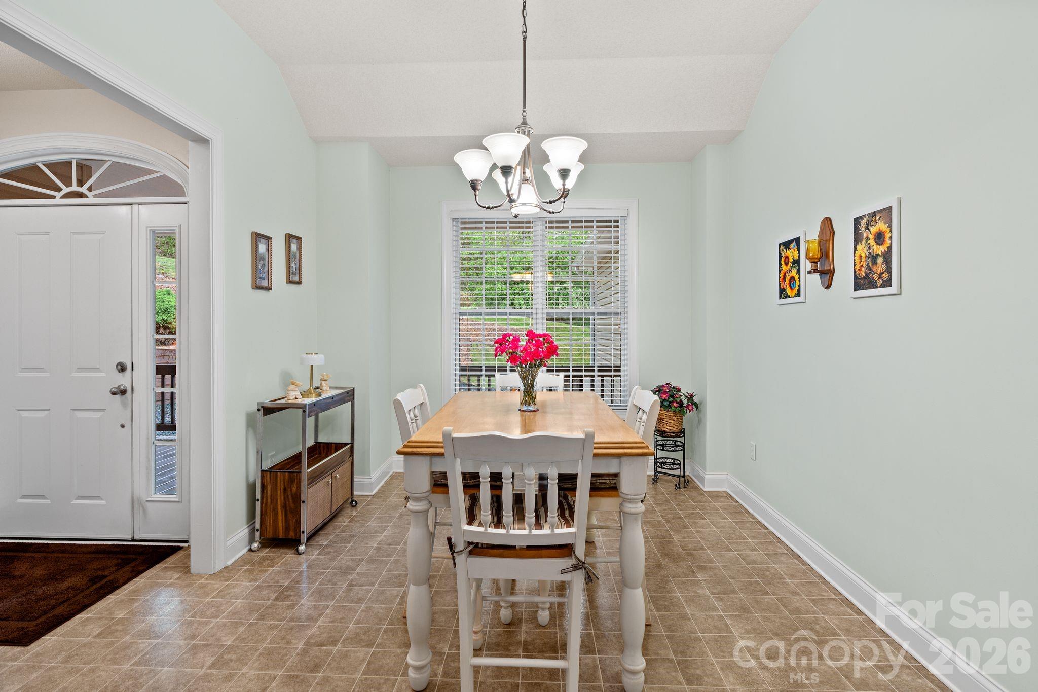 112 Chestnut Lane — Hendersonville