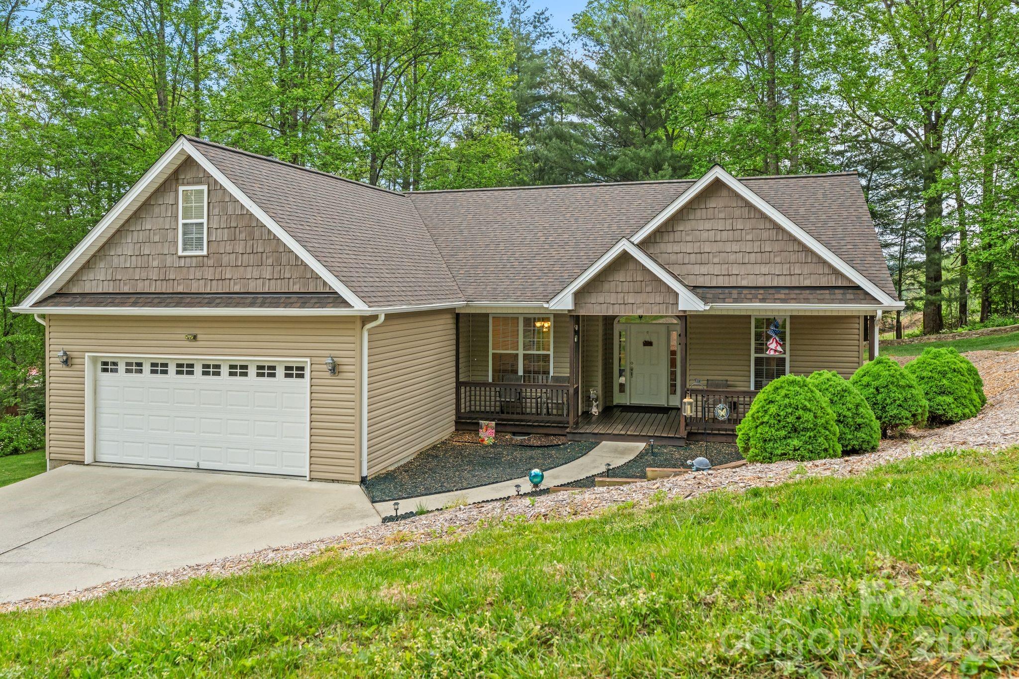 112 Chestnut Lane — Hendersonville