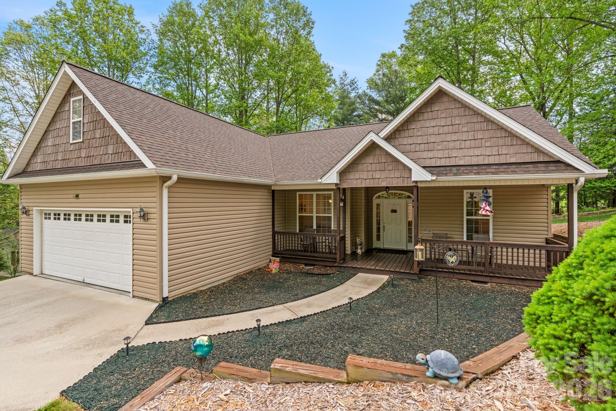 112 Chestnut Lane — Hendersonville