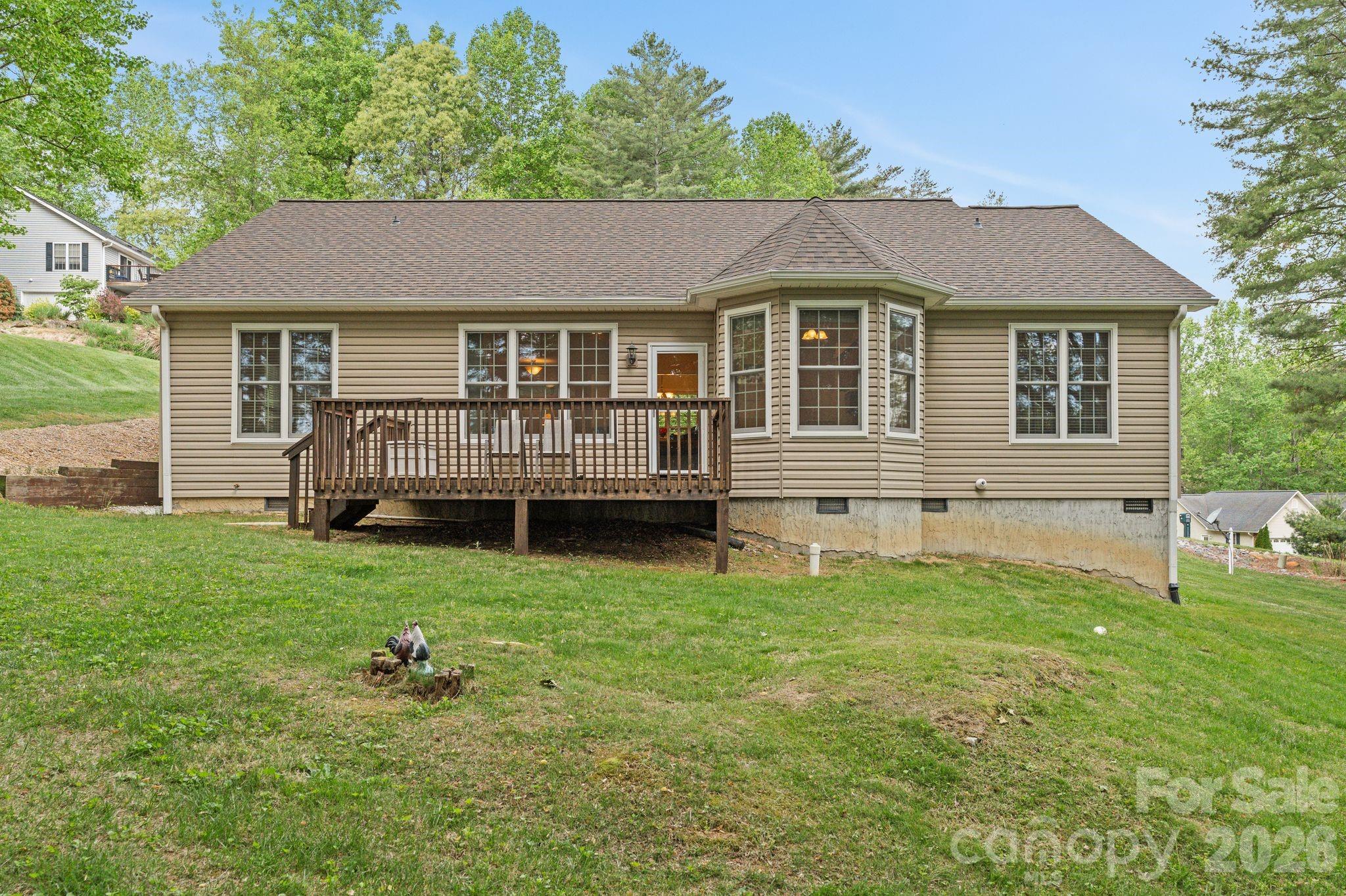 112 Chestnut Lane — Hendersonville
