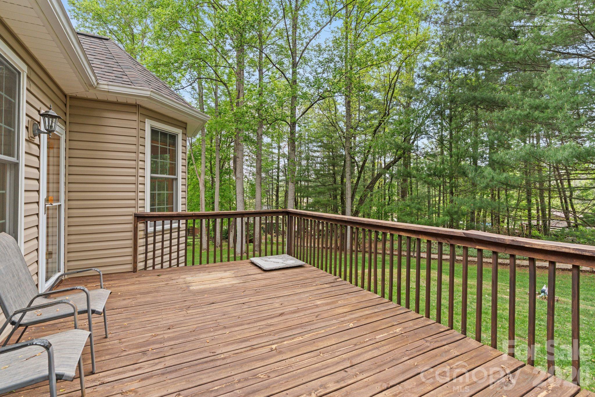 112 Chestnut Lane — Hendersonville