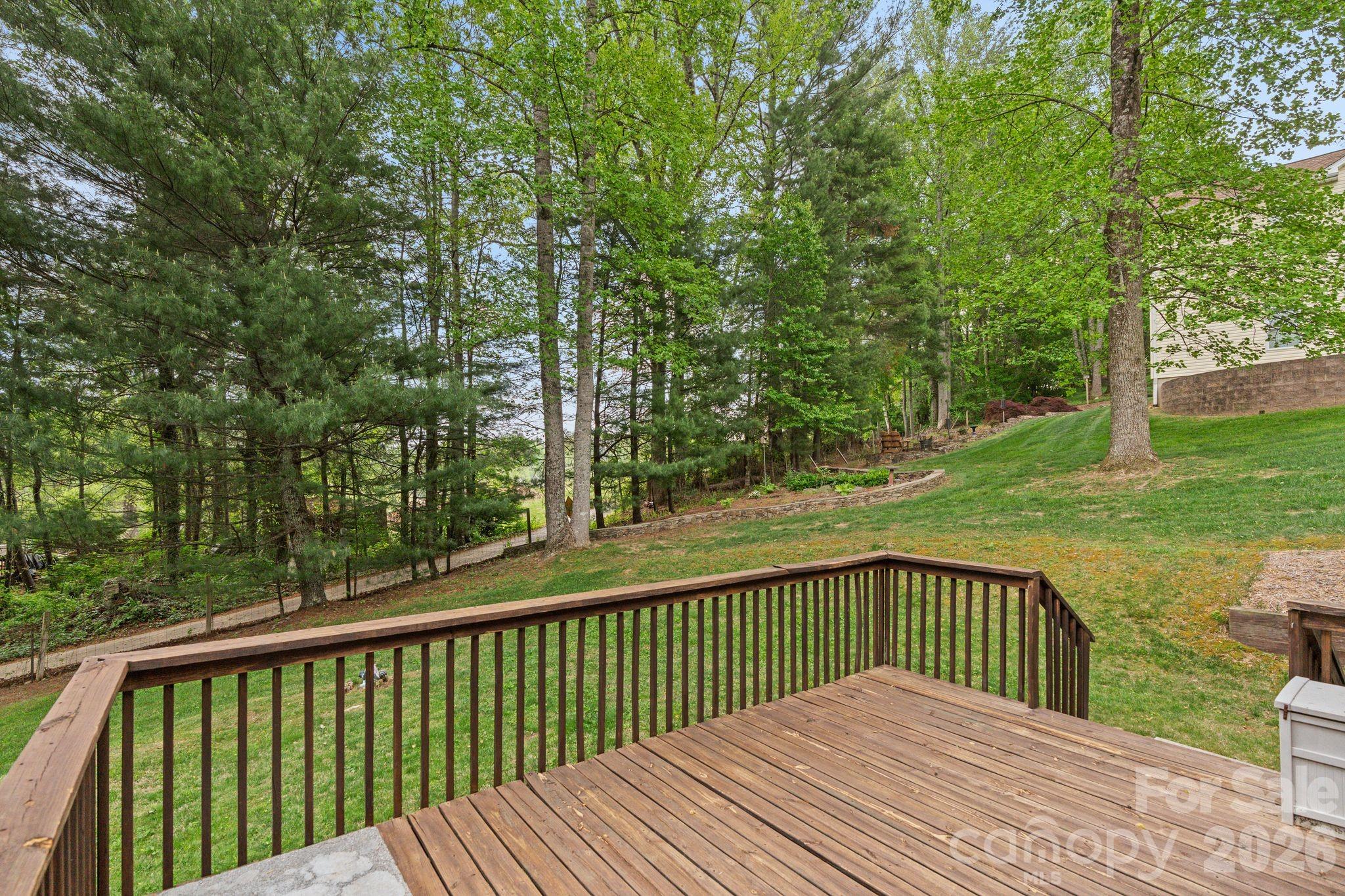 112 Chestnut Lane — Hendersonville
