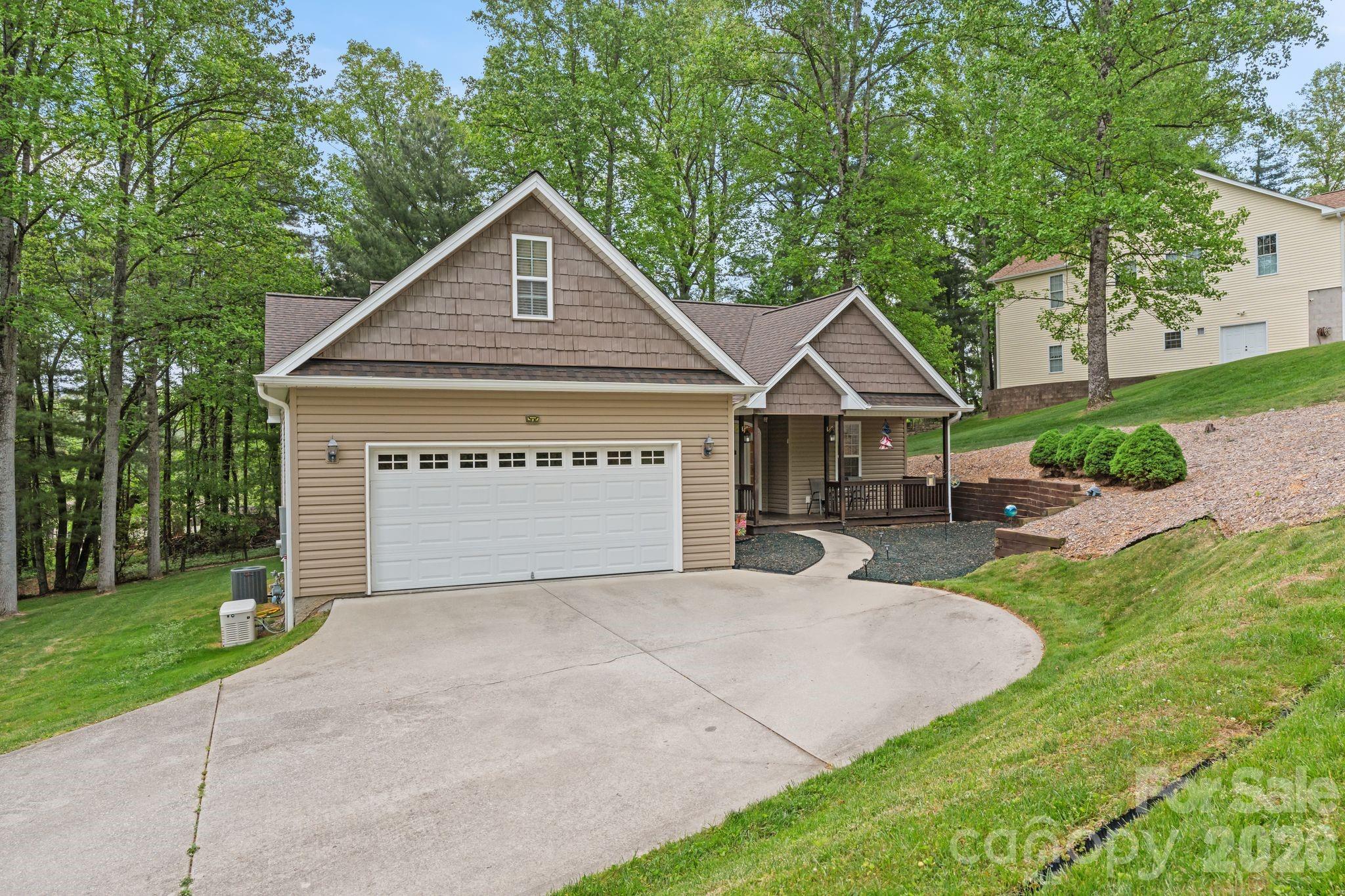 112 Chestnut Lane — Hendersonville