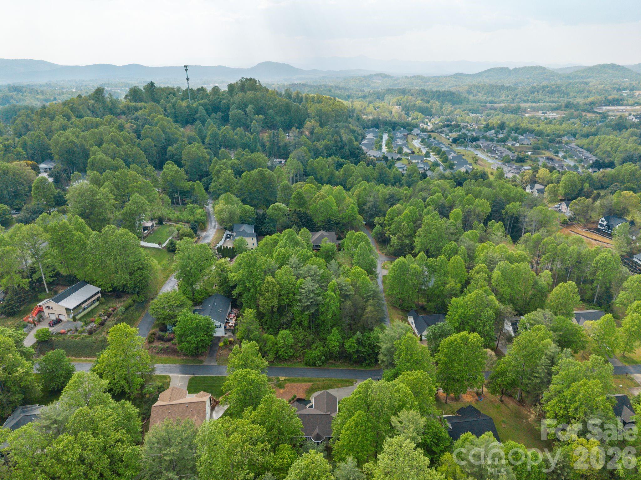 112 Chestnut Lane — Hendersonville