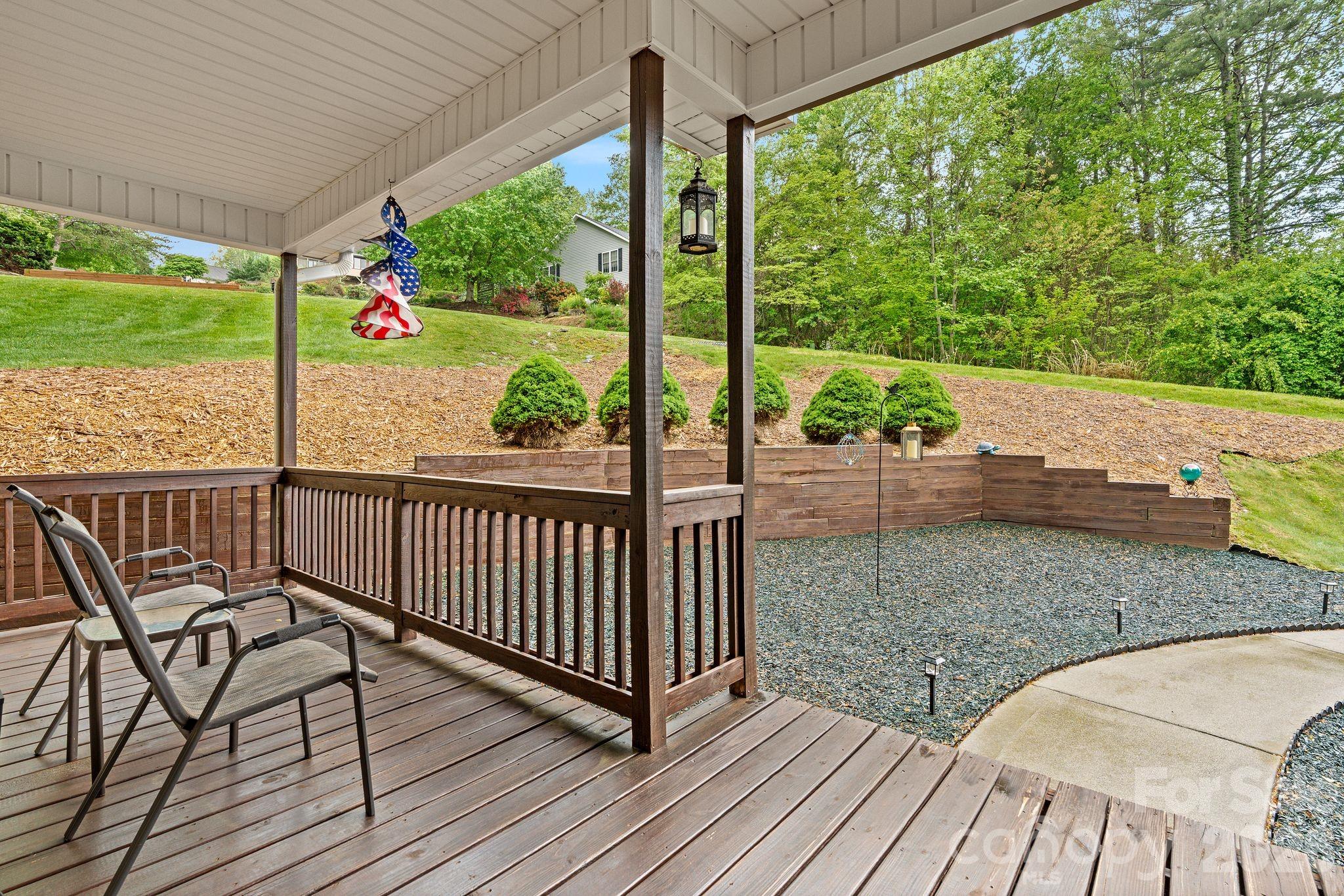 112 Chestnut Lane — Hendersonville