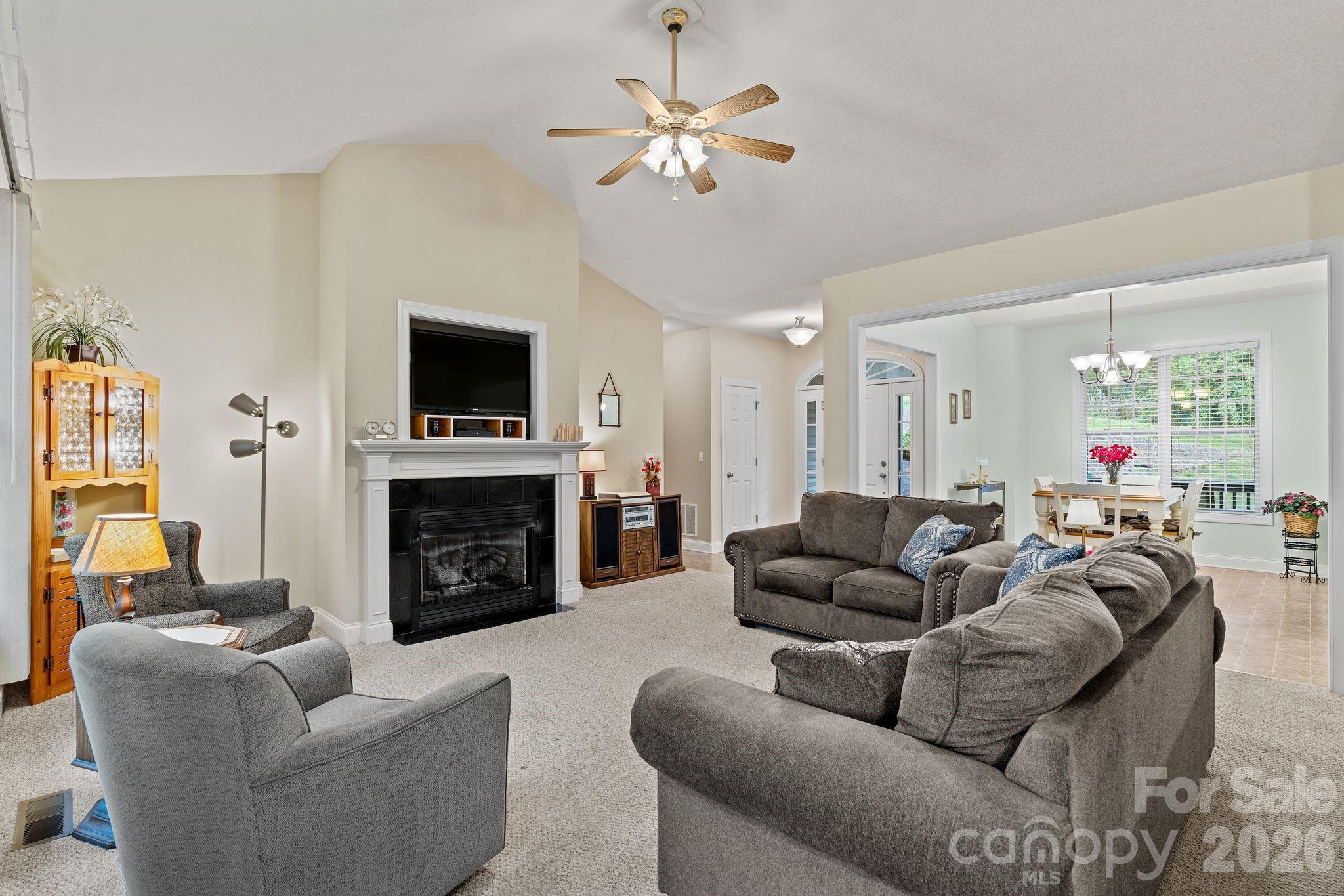 112 Chestnut Lane — Hendersonville