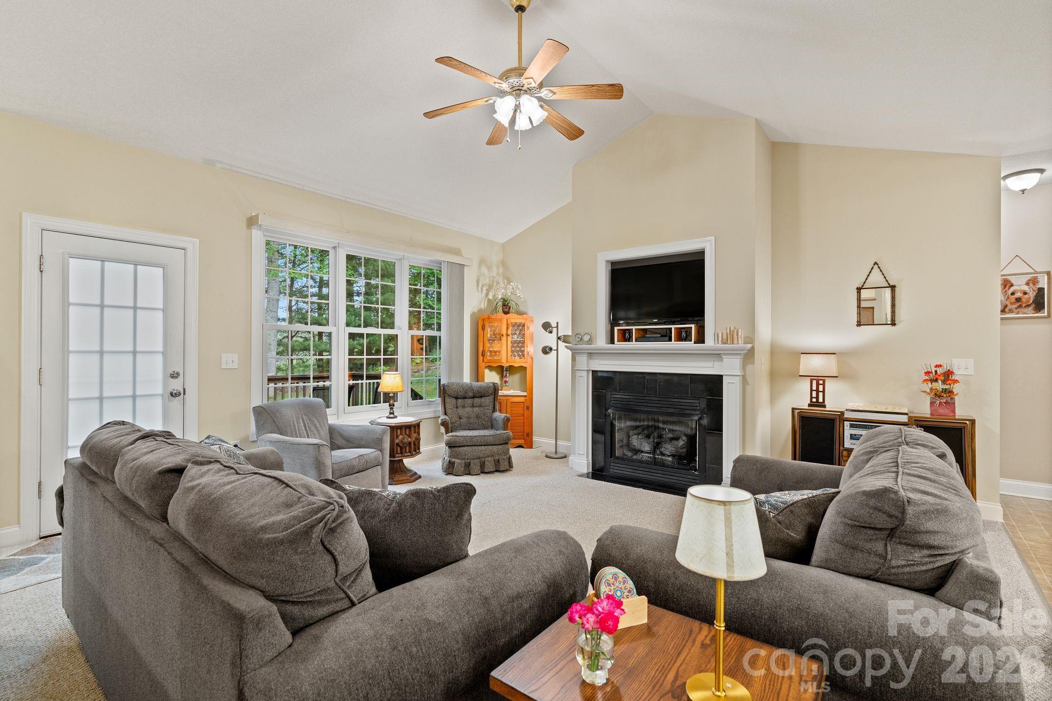 112 Chestnut Lane — Hendersonville