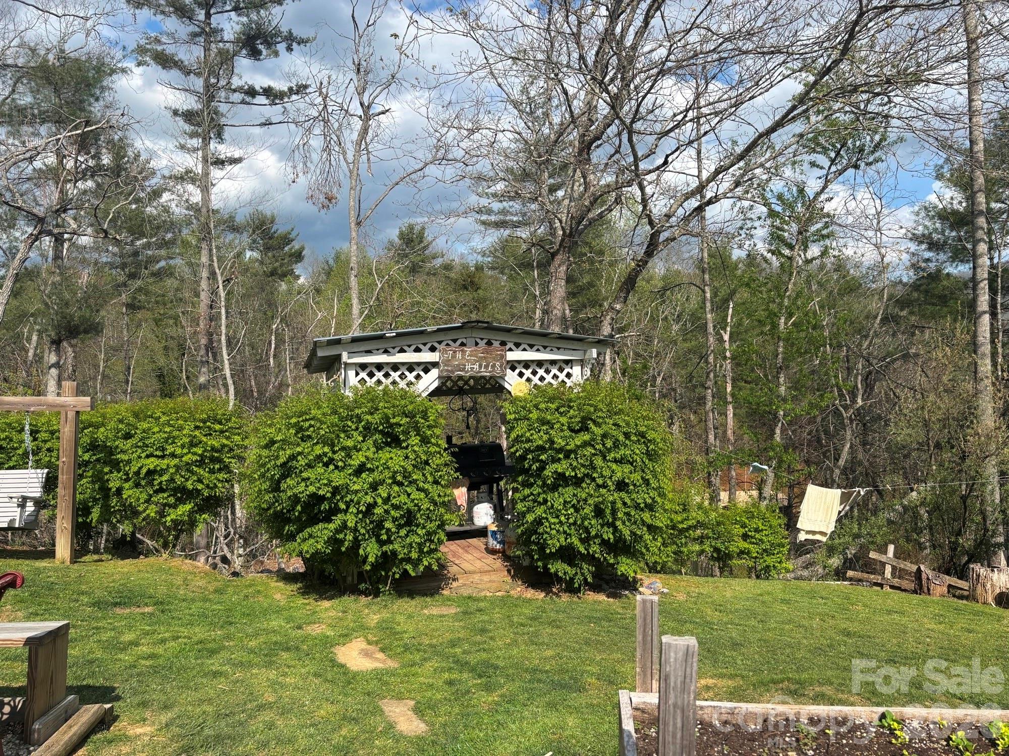 493 Franklintown Road — Spruce Pine