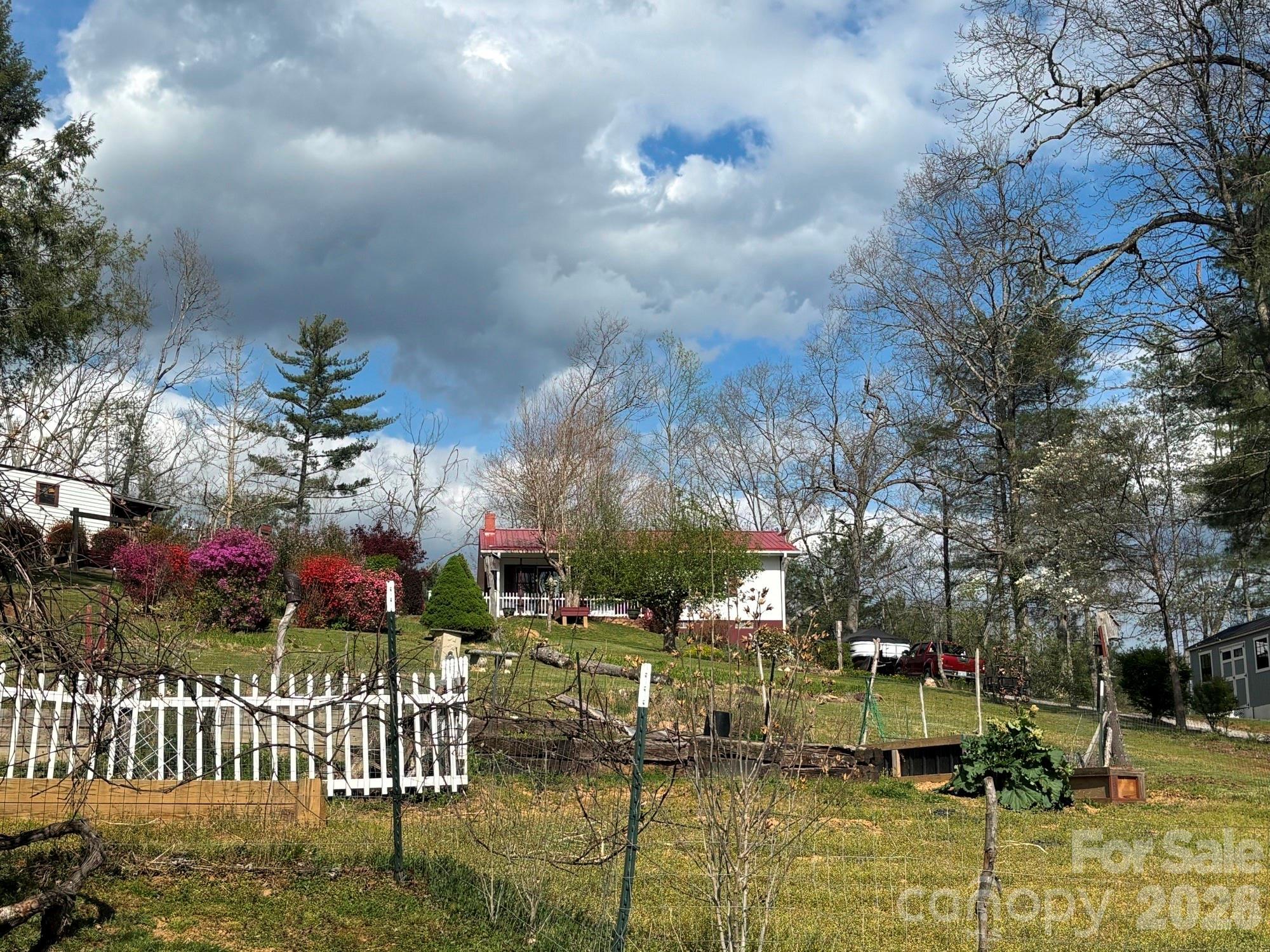 493 Franklintown Road — Spruce Pine