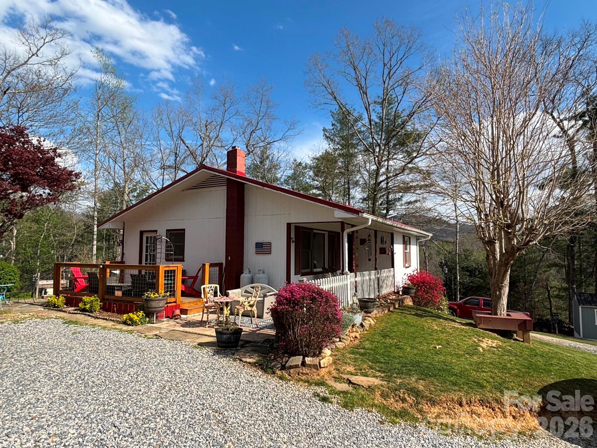 493 Franklintown Road — Spruce Pine