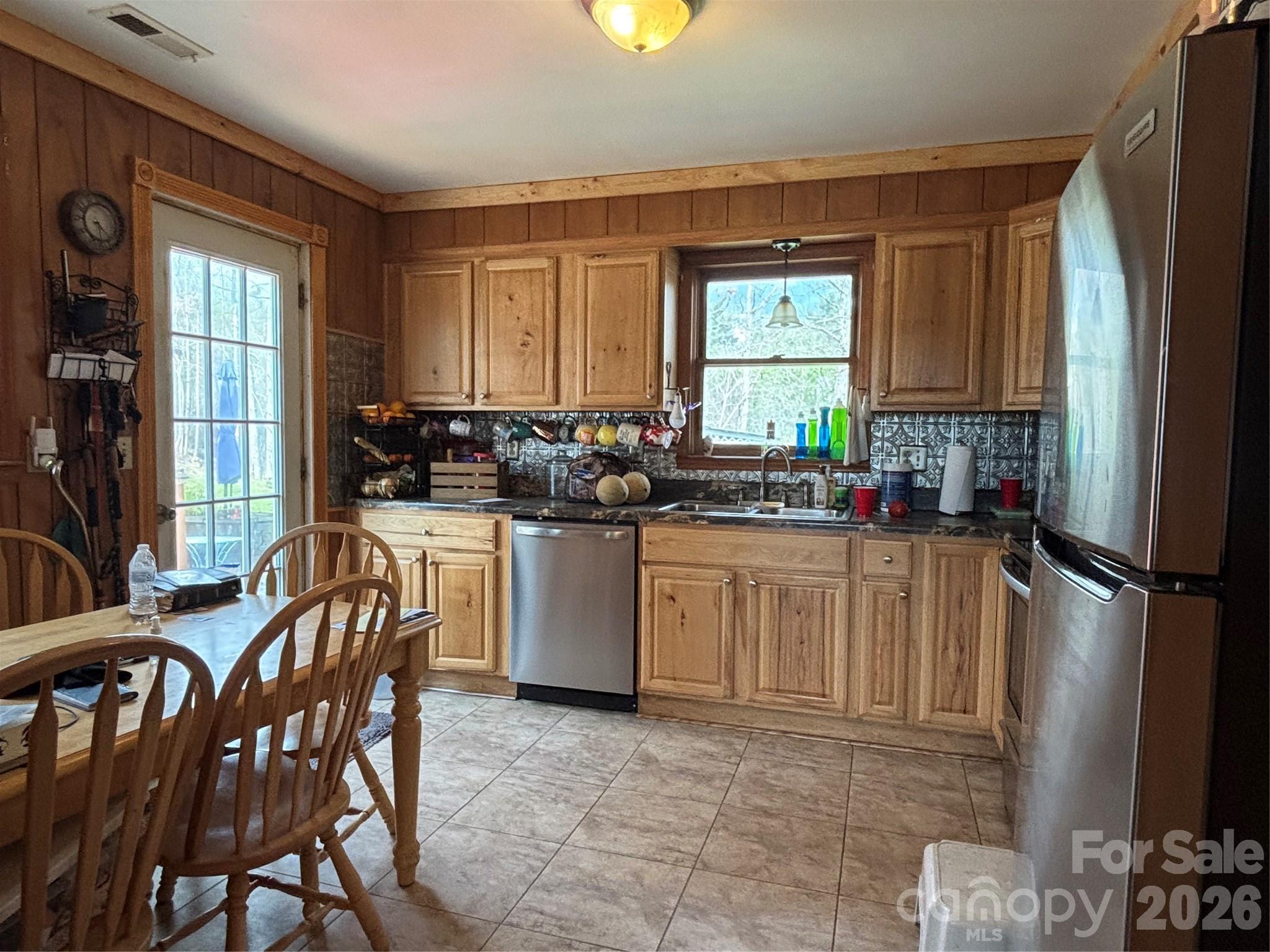 493 Franklintown Road — Spruce Pine