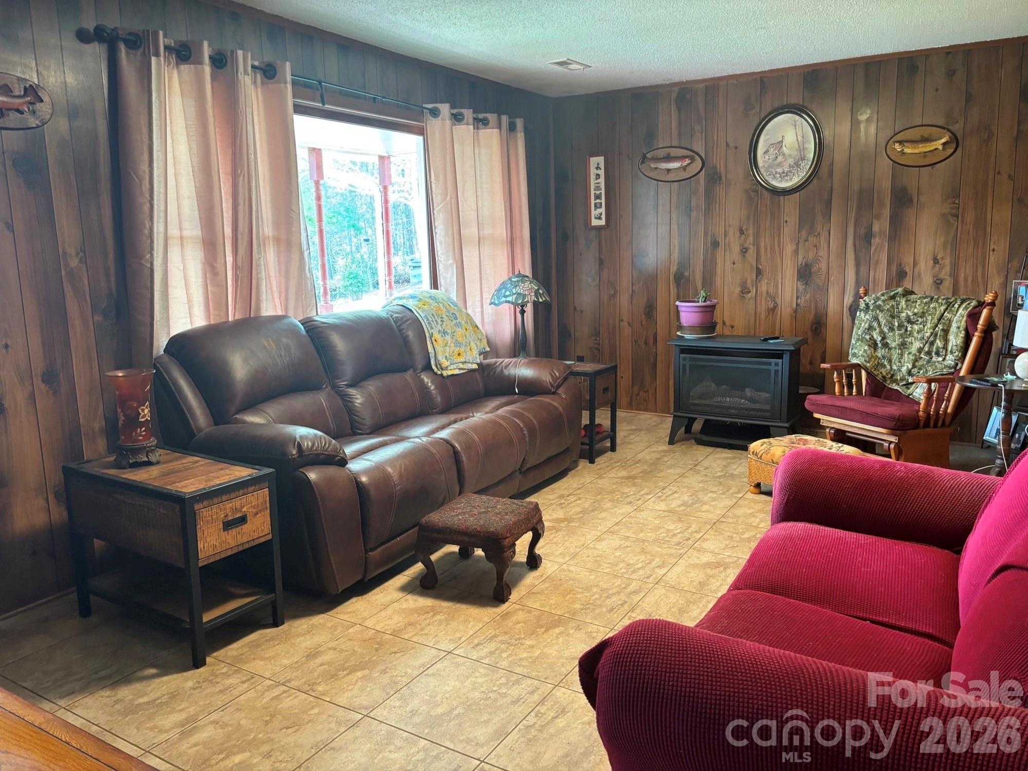 493 Franklintown Road — Spruce Pine