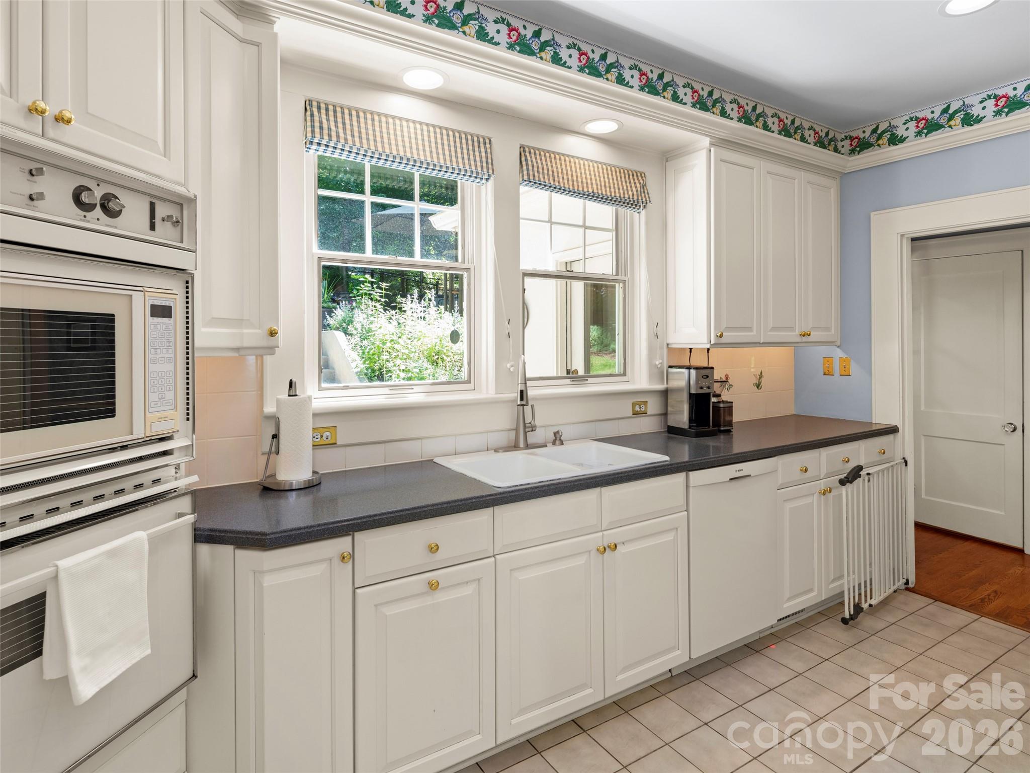 19 Blackwood Road — Asheville