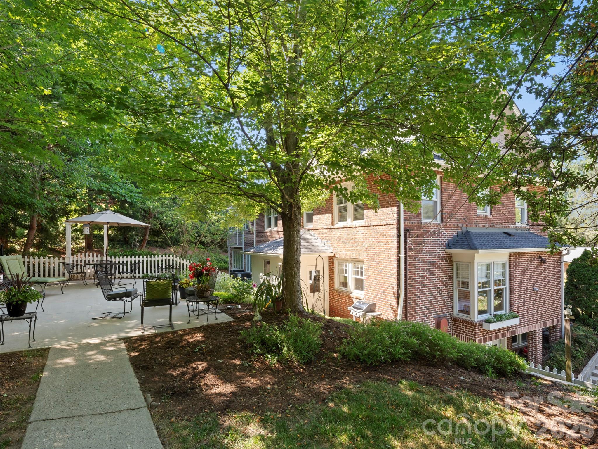 19 Blackwood Road — Asheville