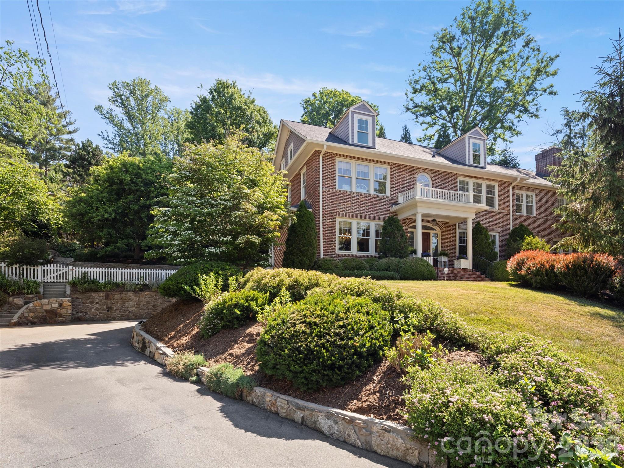 19 Blackwood Road — Asheville