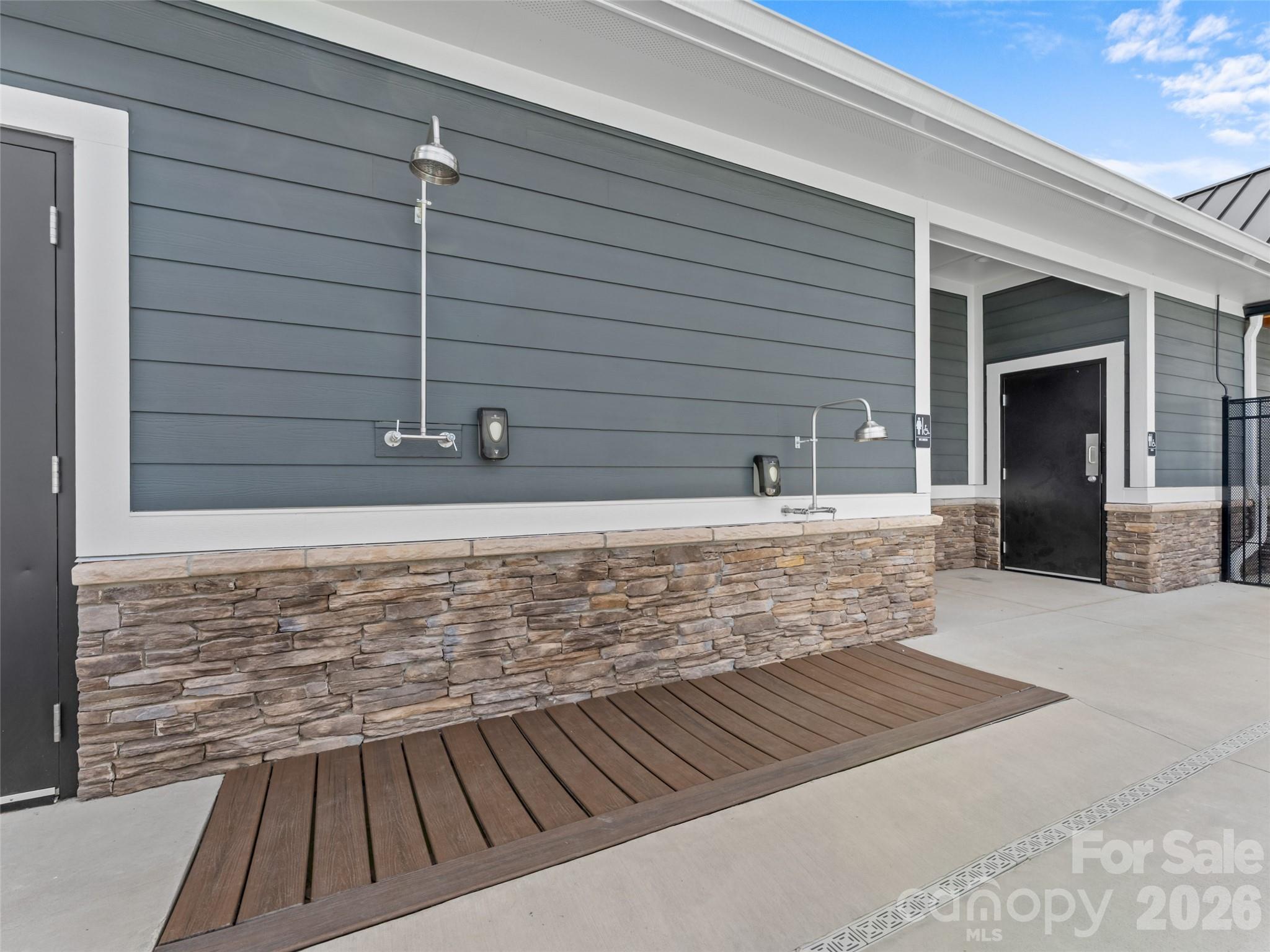 108 Thornberry Road — Hendersonville