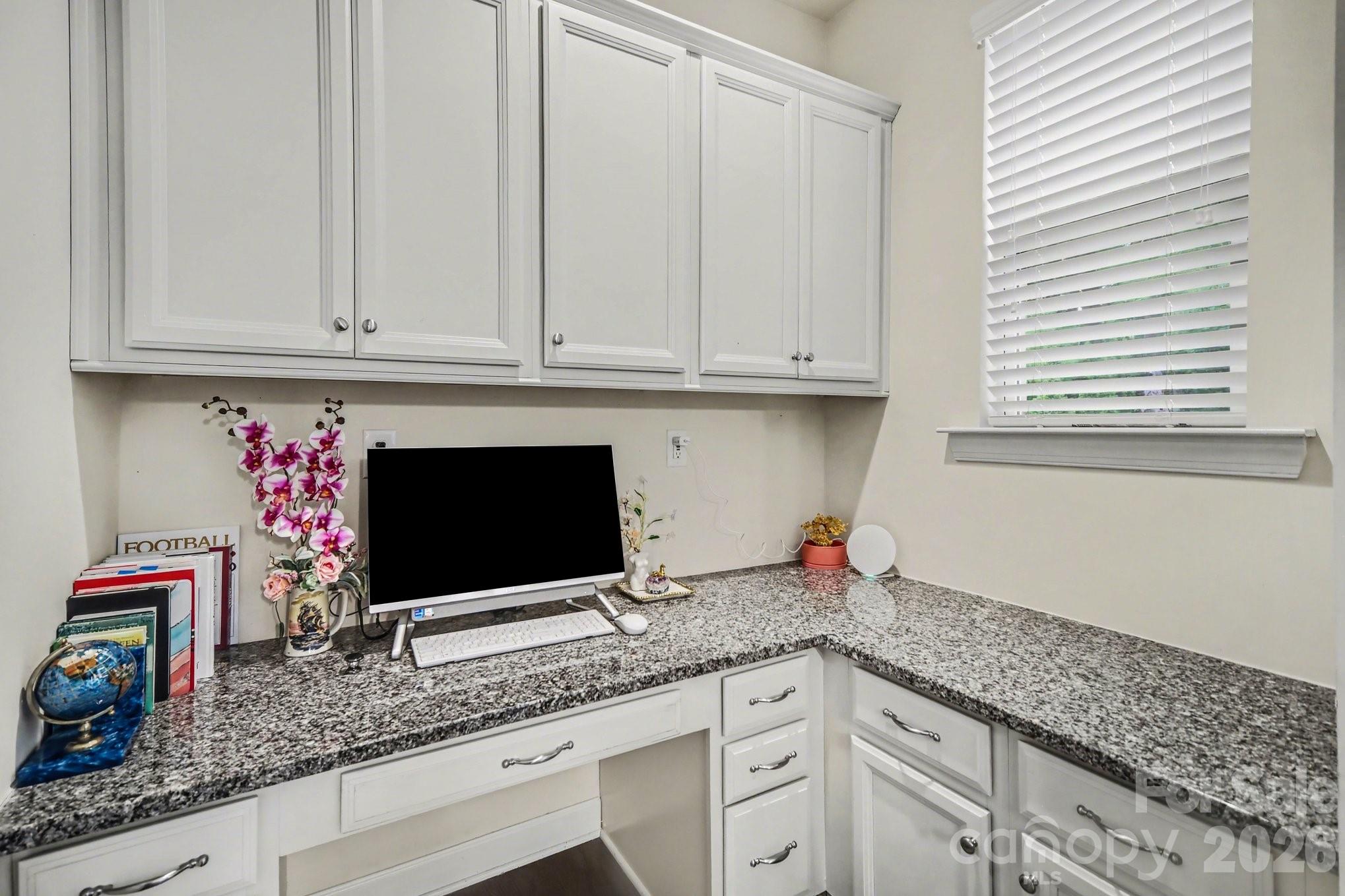 5327 Baker Lane — Clover