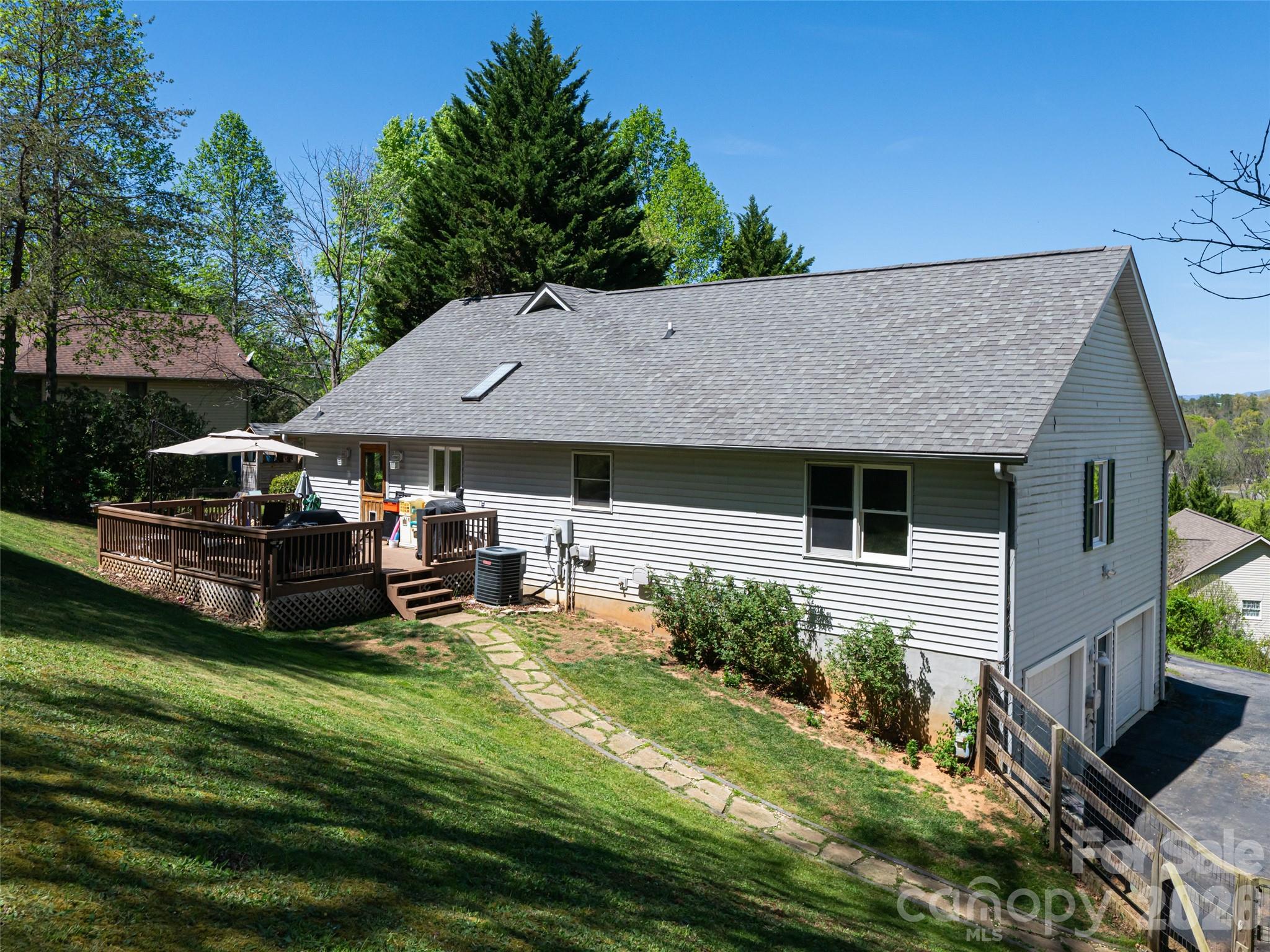15 Tiffany Lane — Asheville