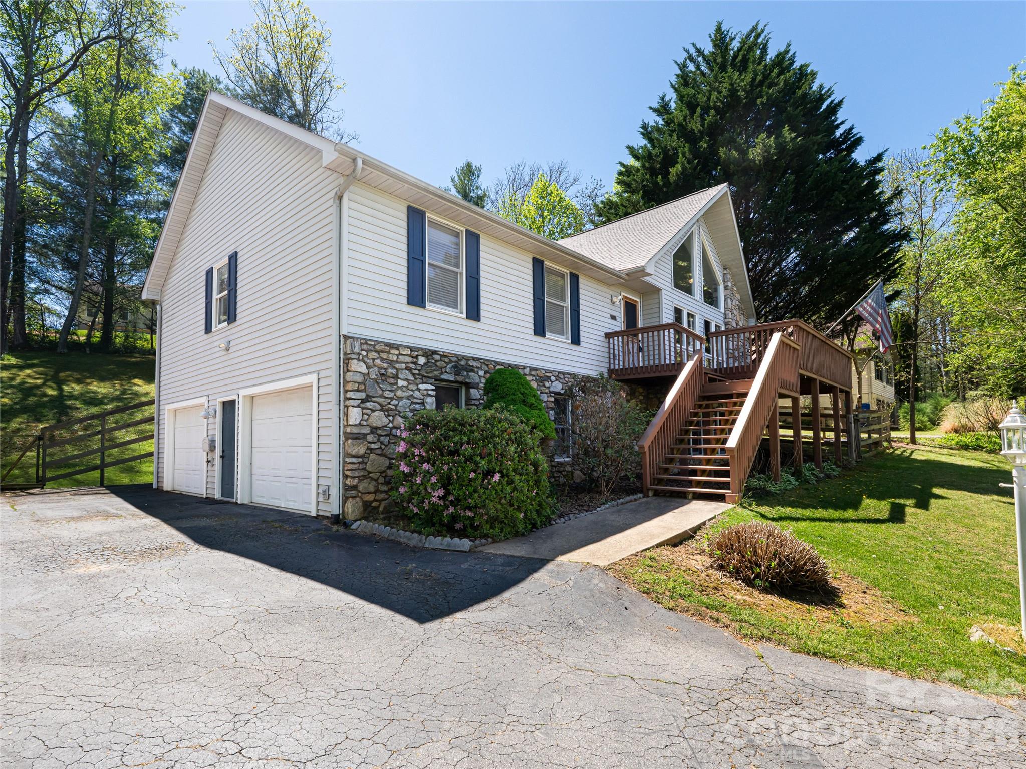 15 Tiffany Lane — Asheville