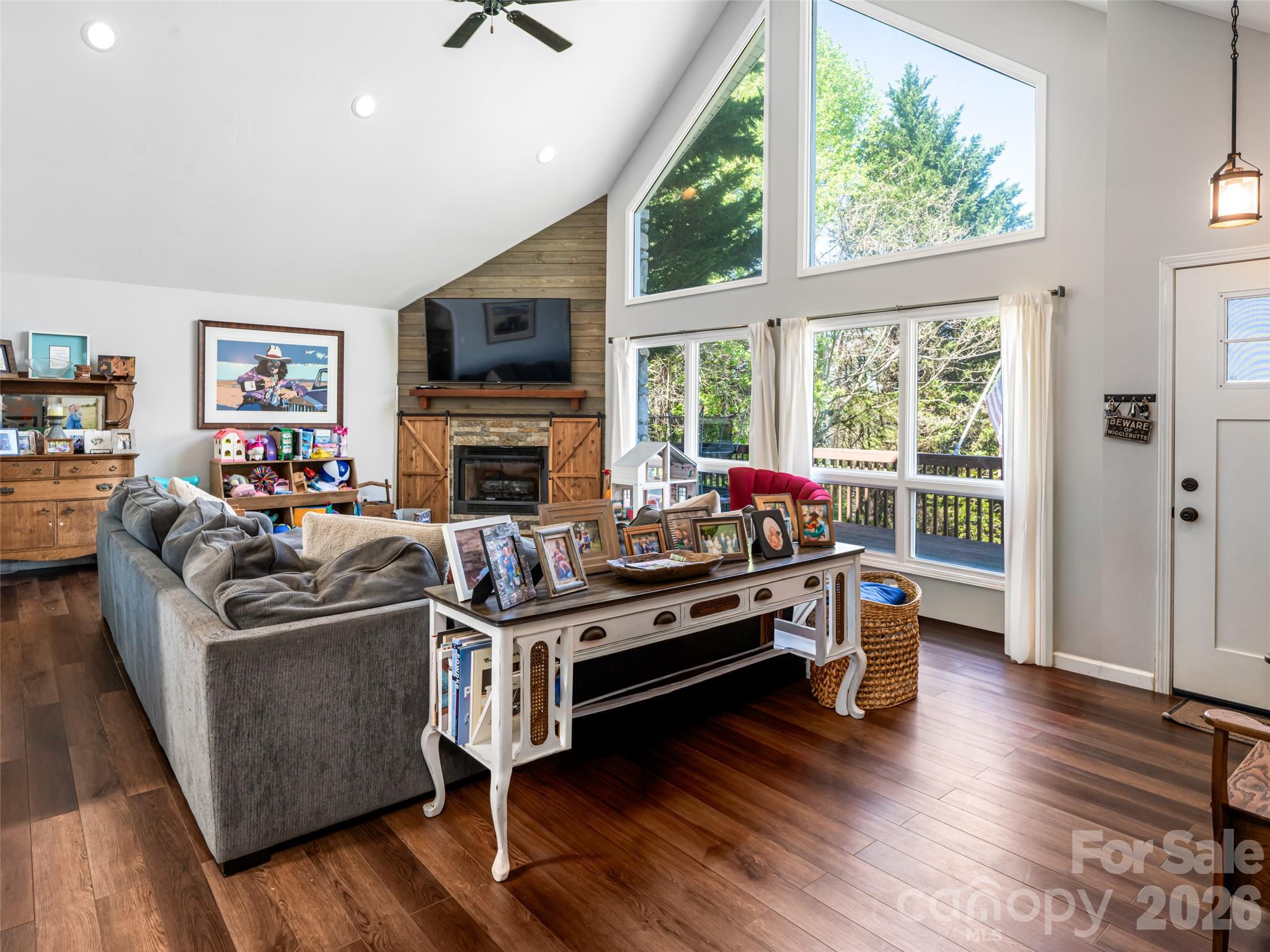 15 Tiffany Lane — Asheville