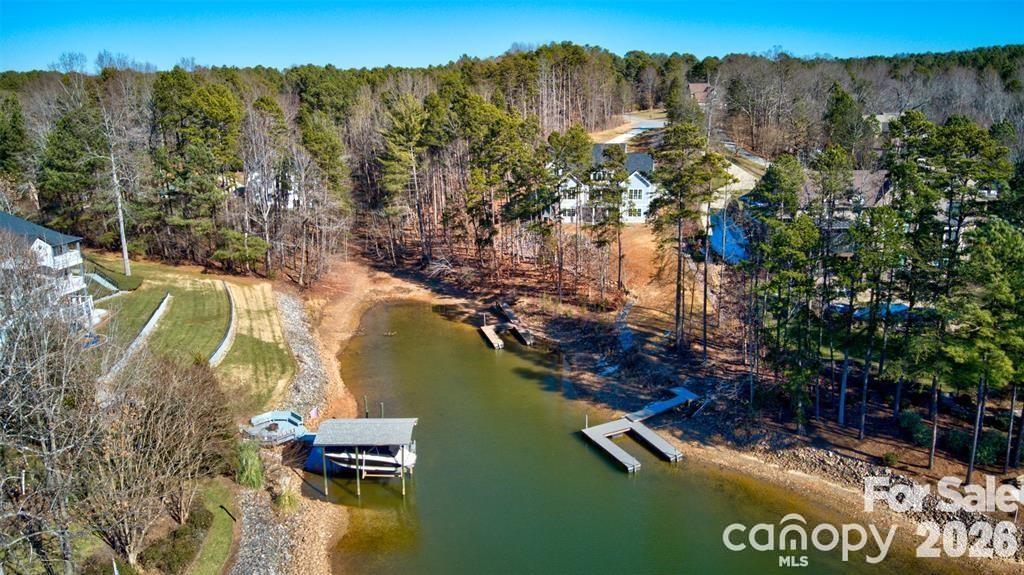 152 Fox Hunt Drive — Mooresville
