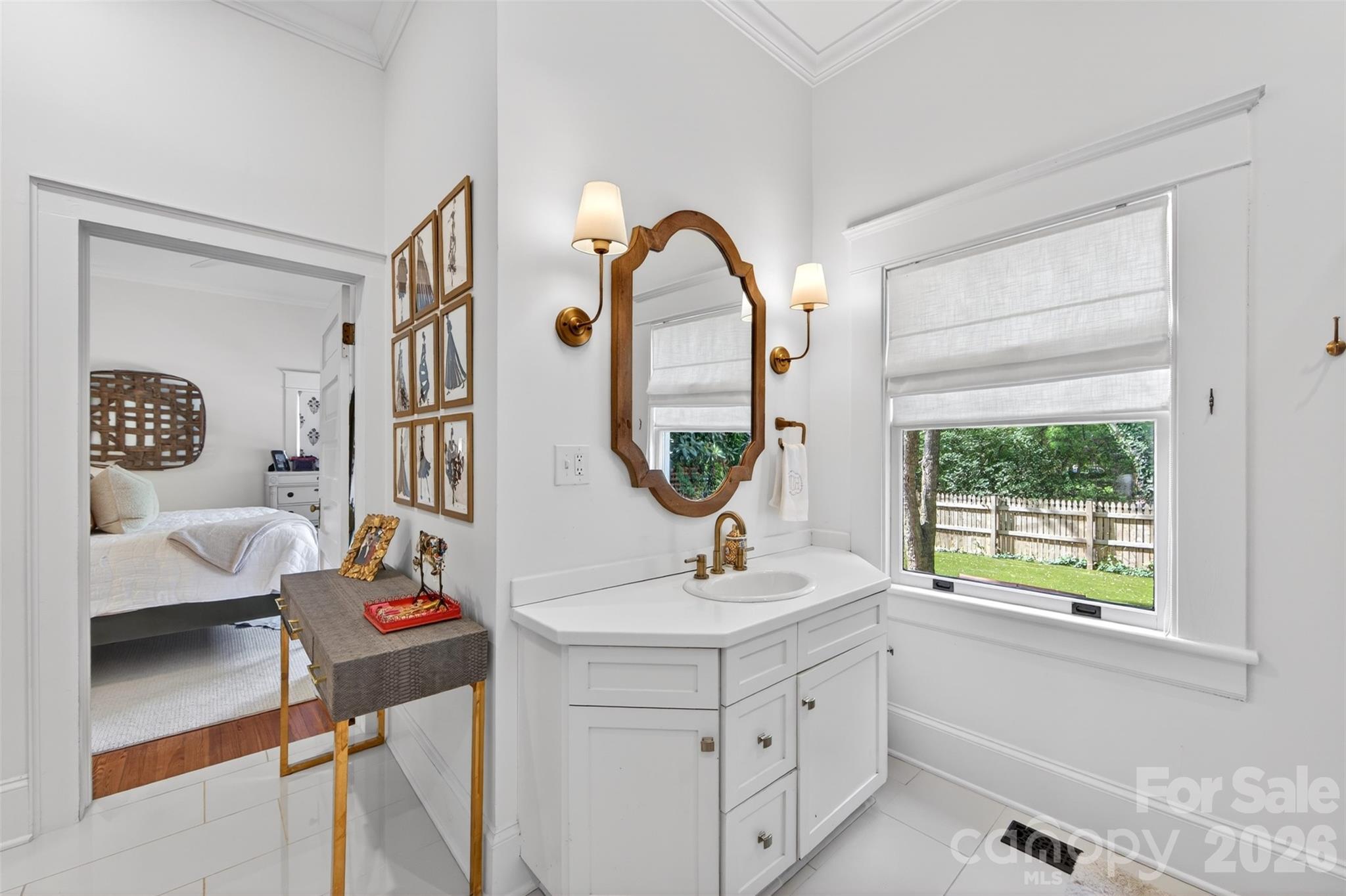 828 E Worthington Avenue — Charlotte