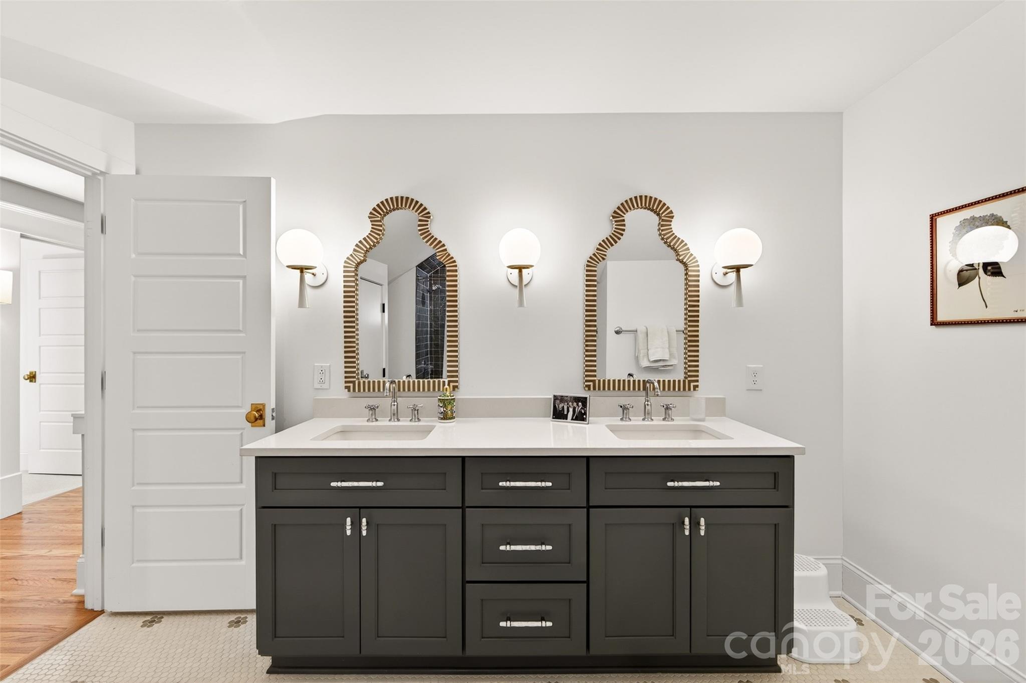 828 E Worthington Avenue — Charlotte
