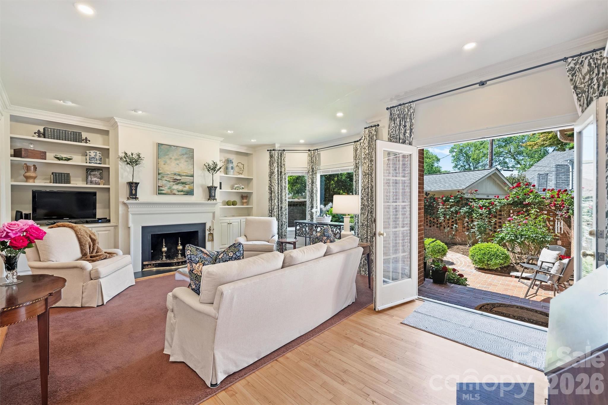 2320 Selwyn Avenue — Charlotte