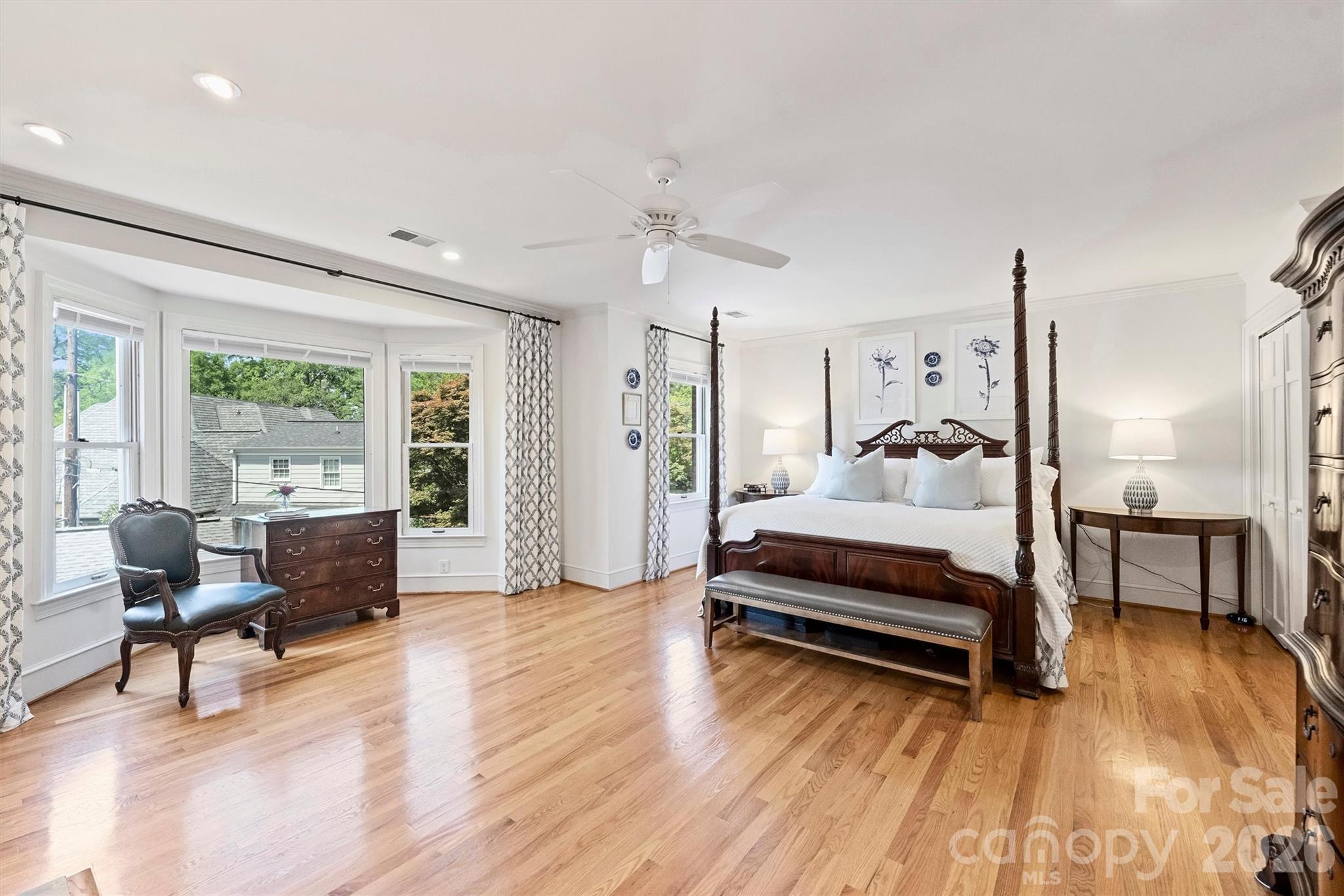 2320 Selwyn Avenue — Charlotte