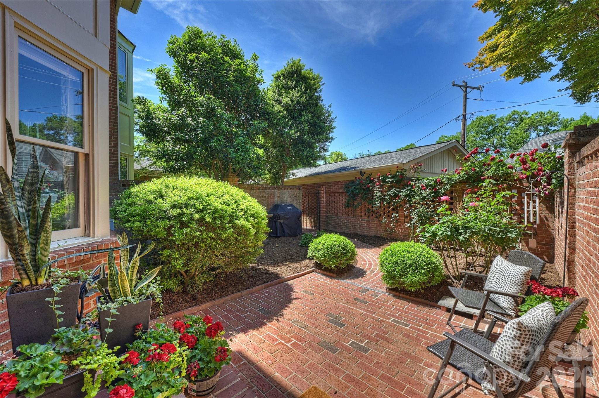2320 Selwyn Avenue — Charlotte