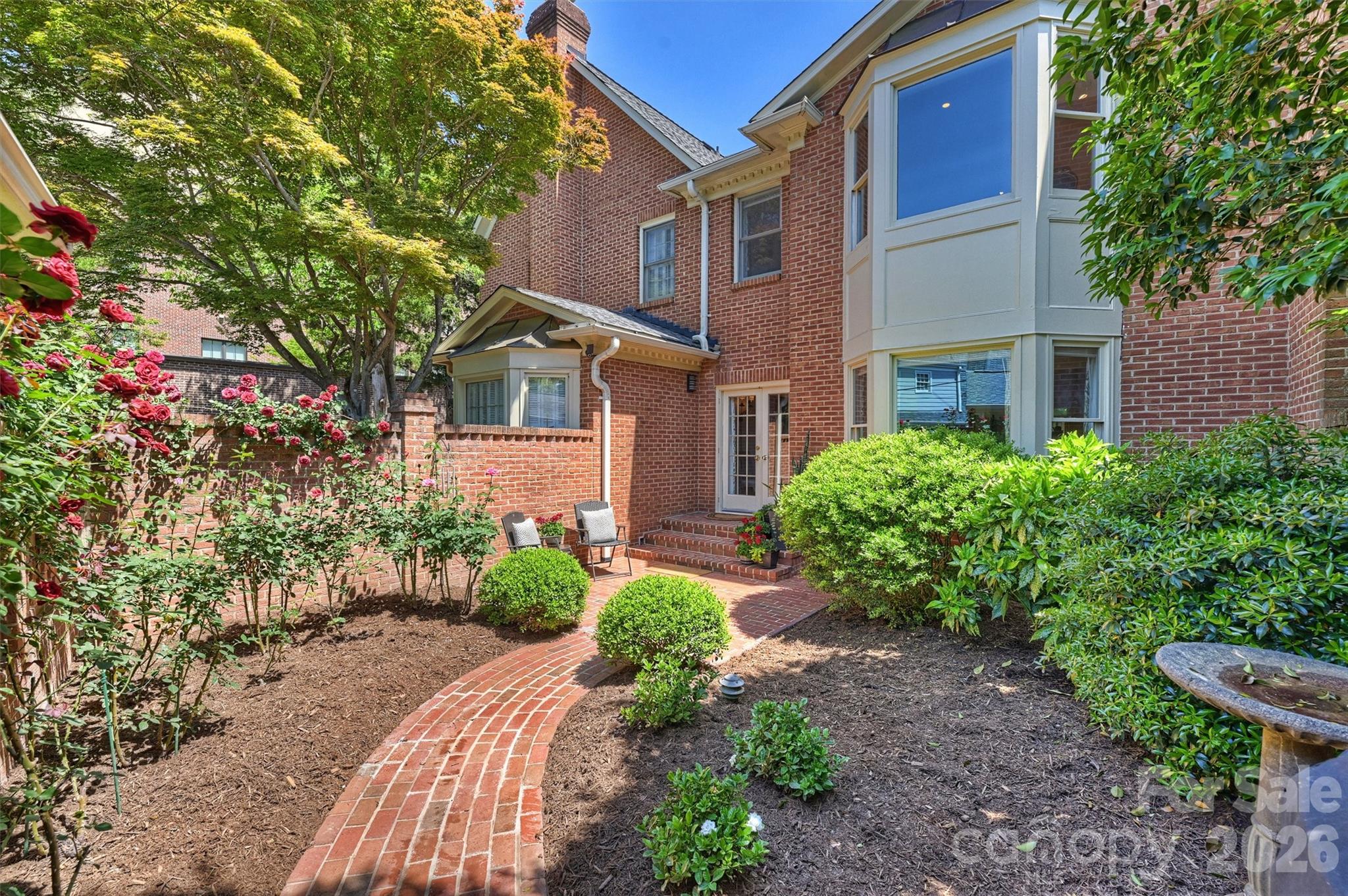 2320 Selwyn Avenue — Charlotte
