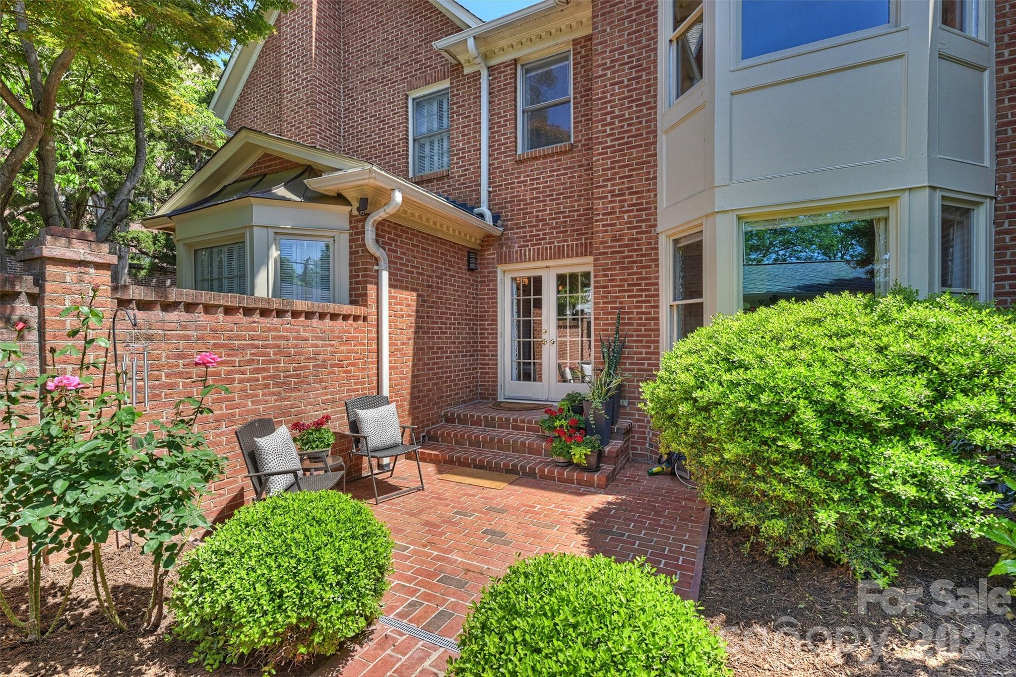 2320 Selwyn Avenue — Charlotte