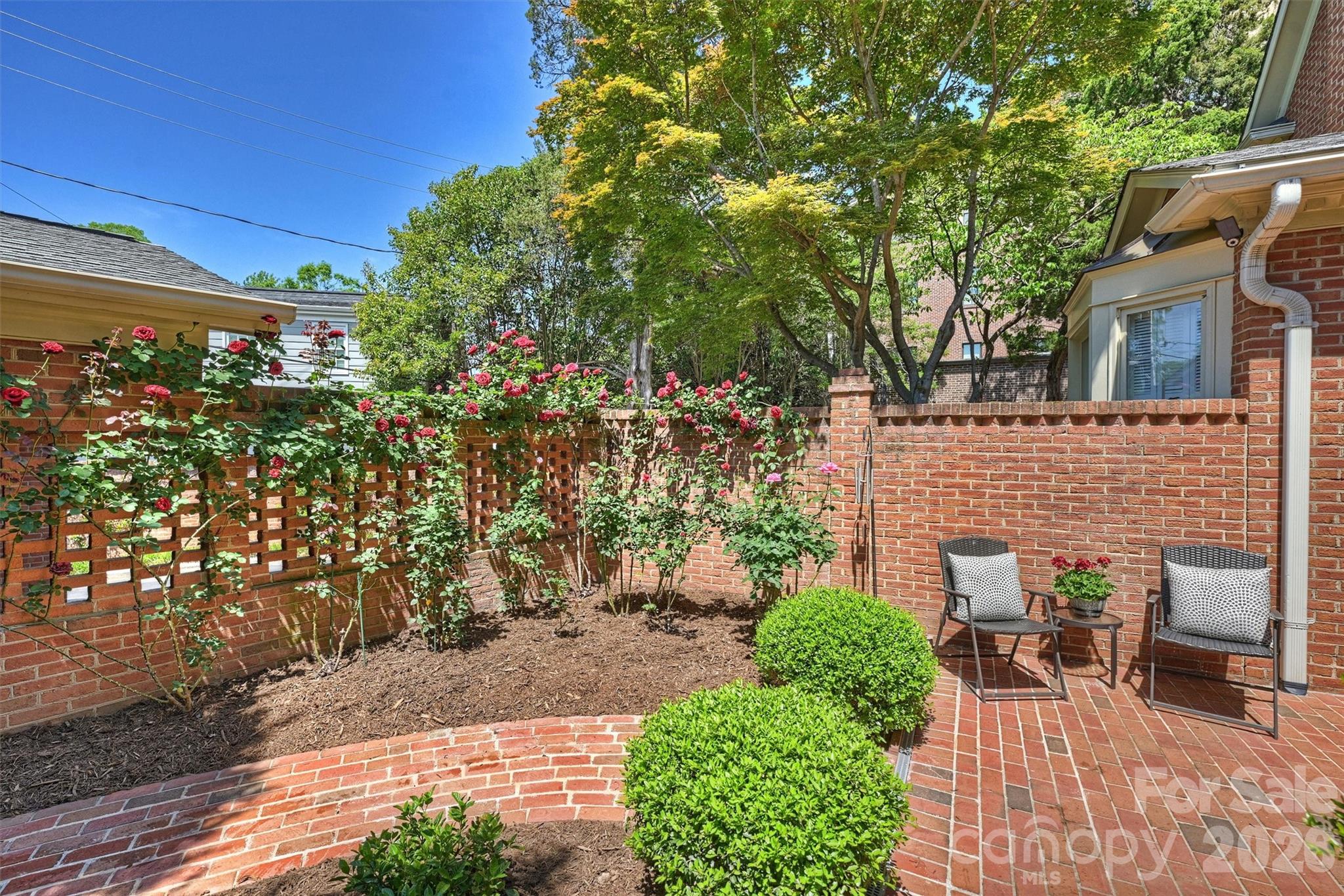 2320 Selwyn Avenue — Charlotte