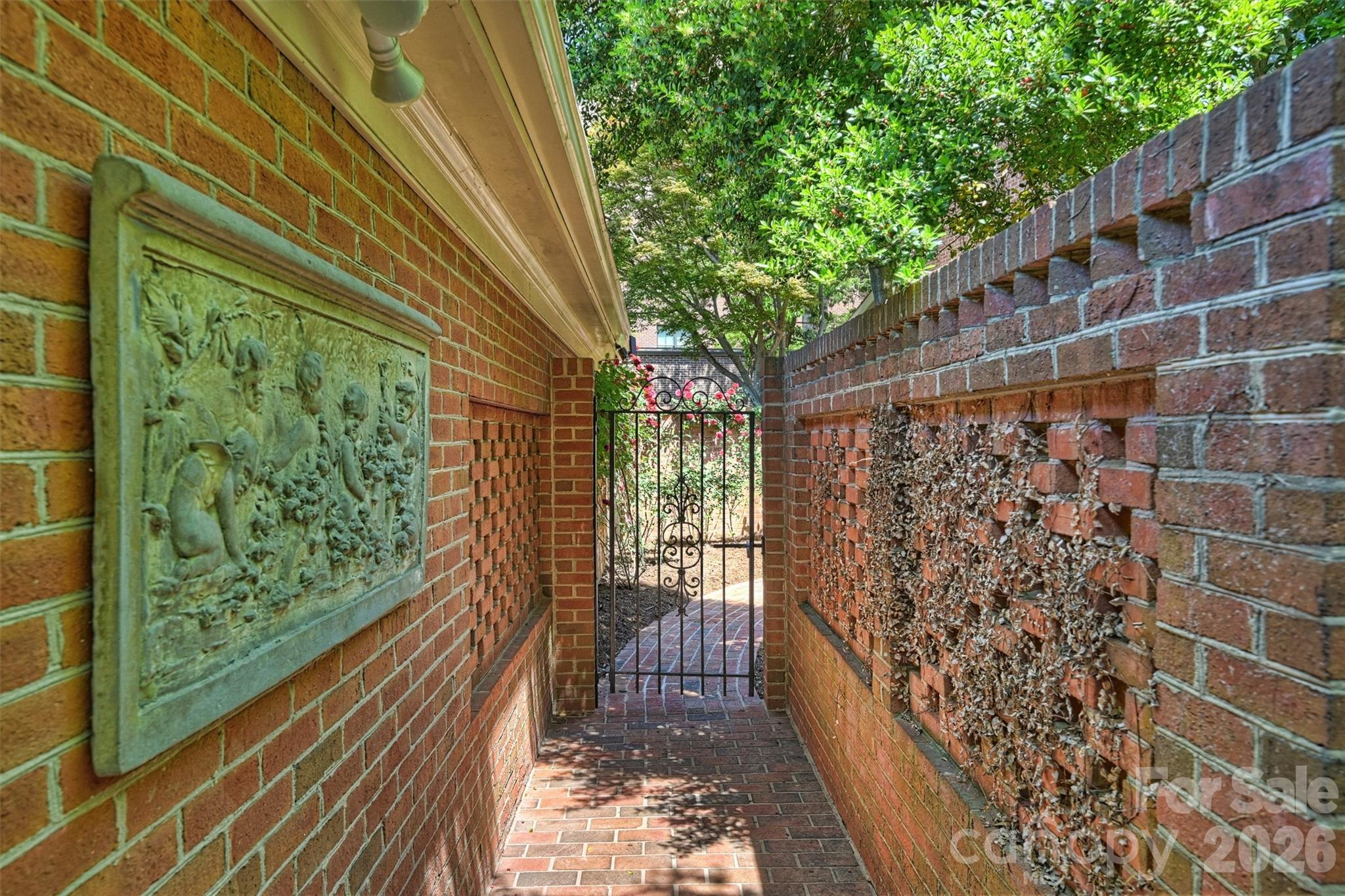 2320 Selwyn Avenue — Charlotte