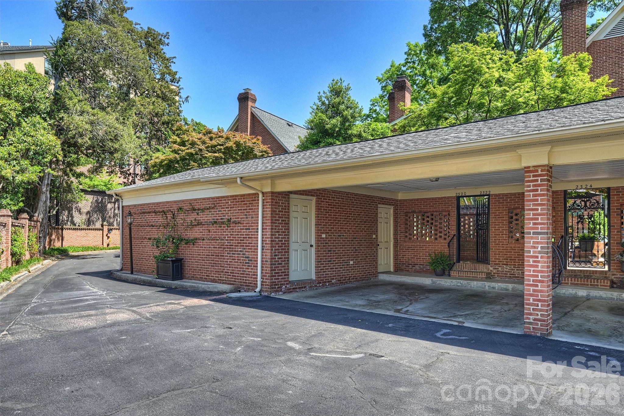 2320 Selwyn Avenue — Charlotte