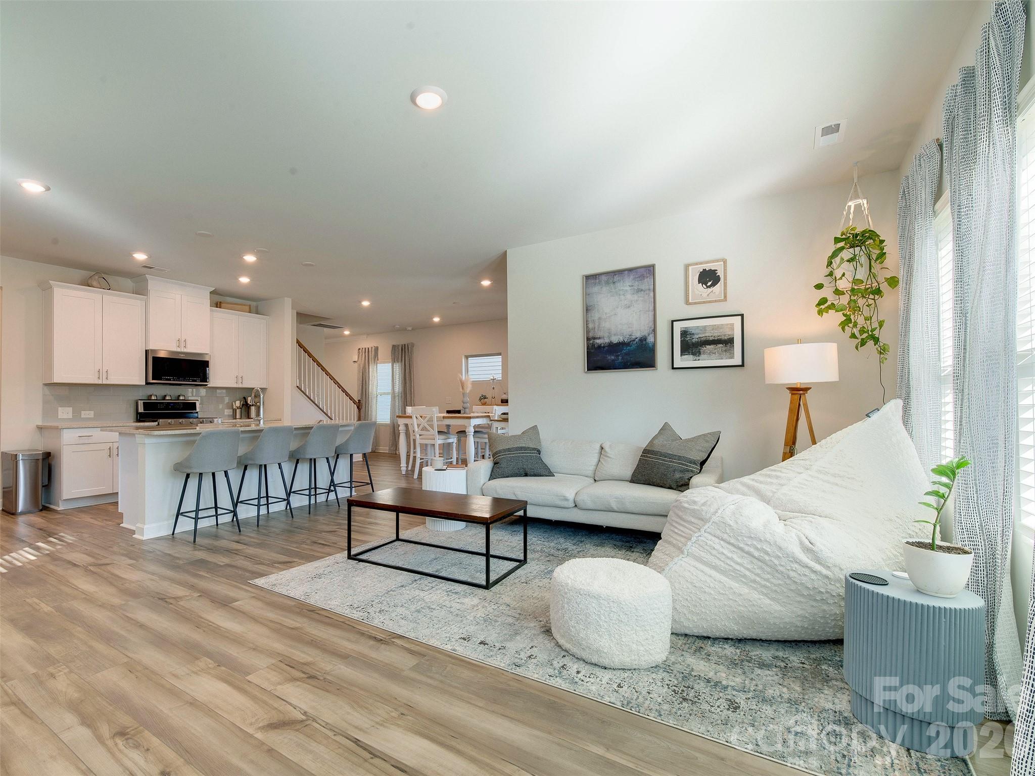 4009 Woodland View Drive — Charlotte