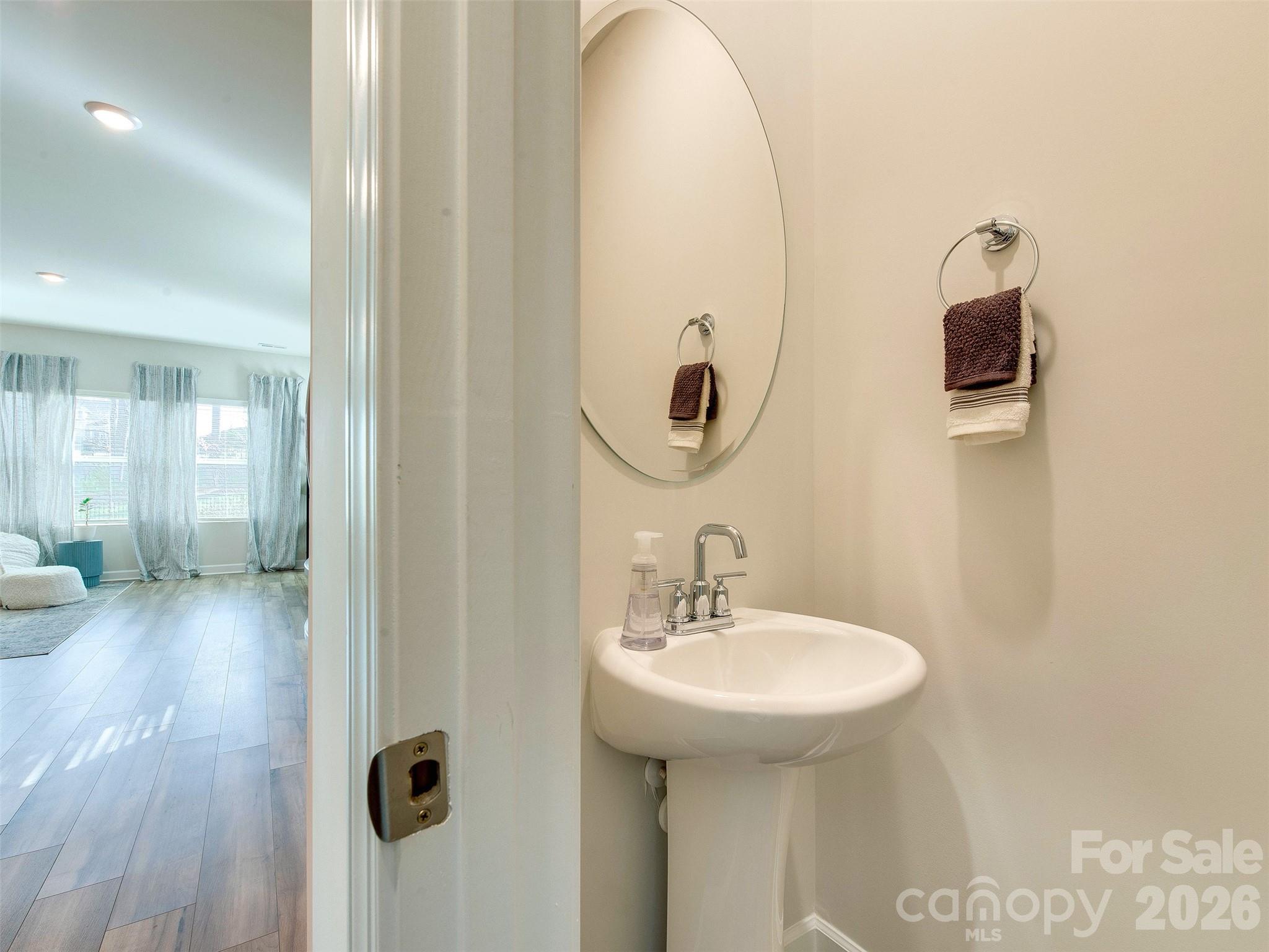 4009 Woodland View Drive — Charlotte