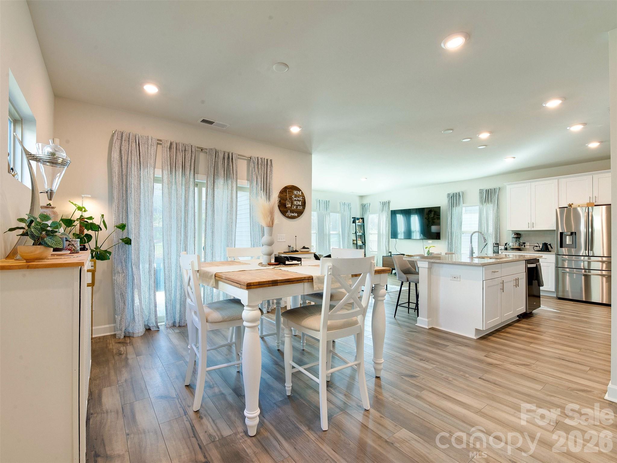 4009 Woodland View Drive — Charlotte