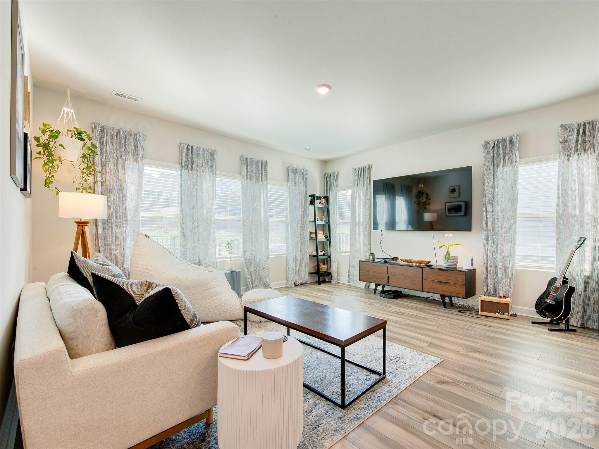 4009 Woodland View Drive — Charlotte