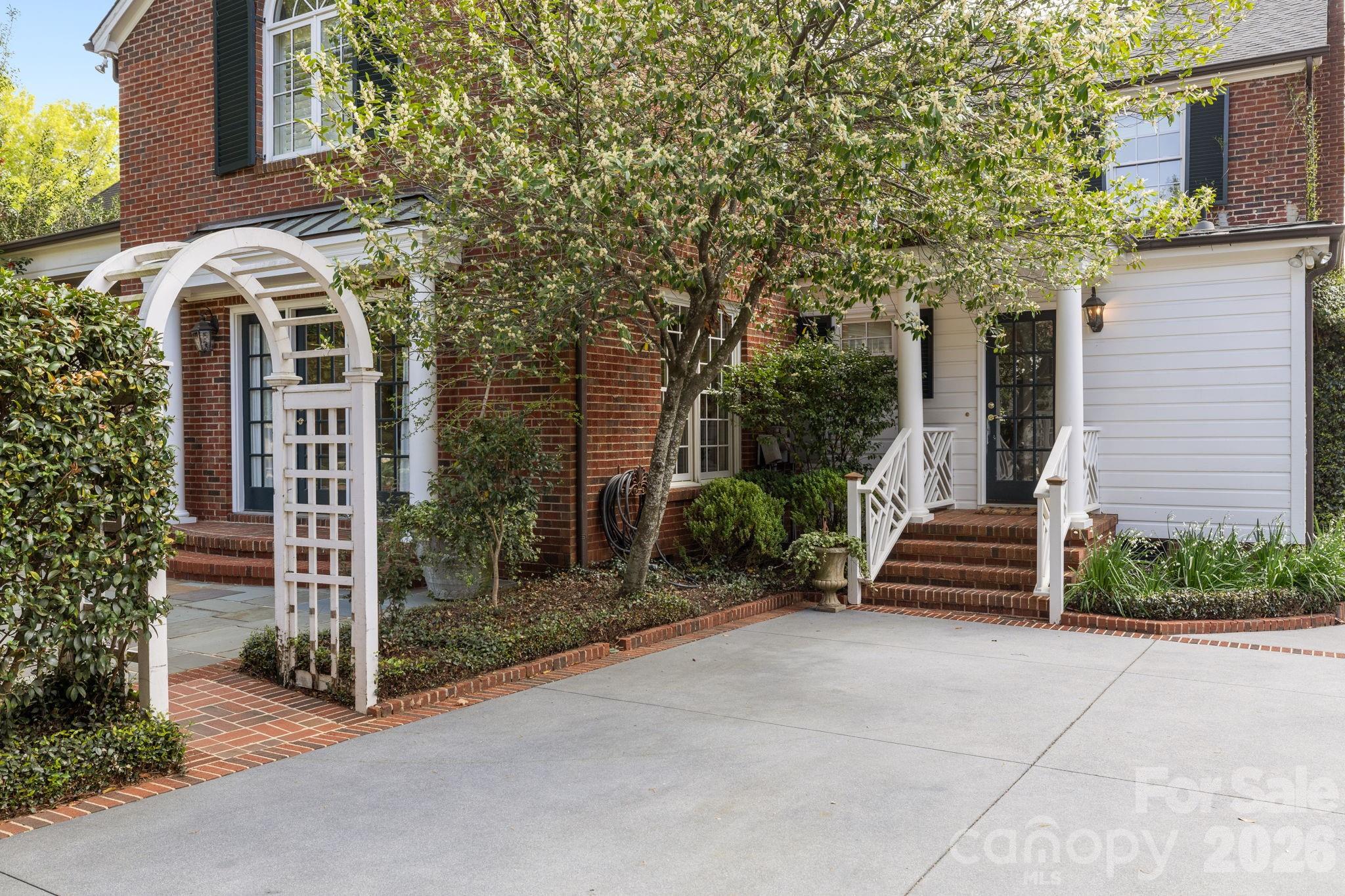 312 Ridgewood Avenue — Charlotte