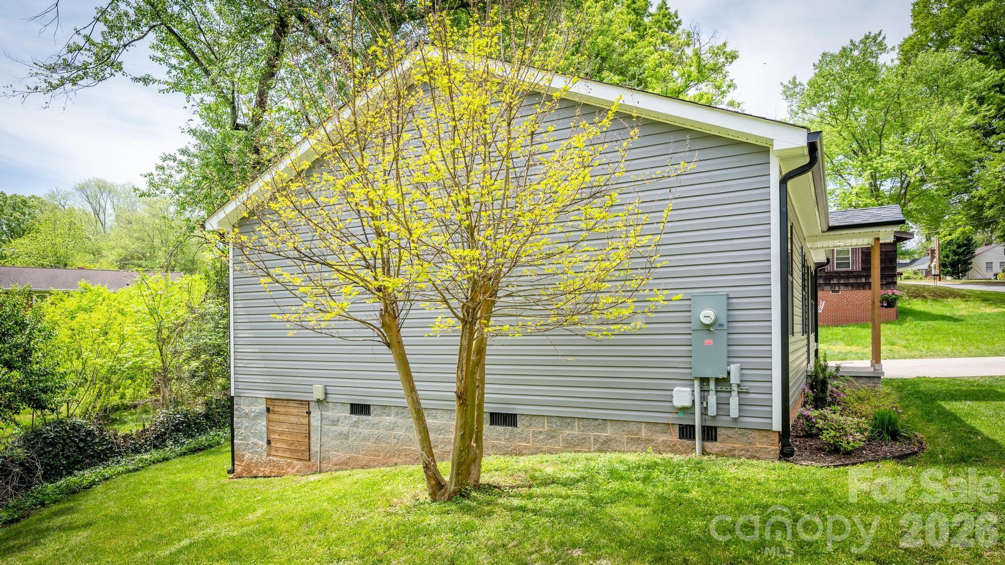 614 E Front Street — Statesville