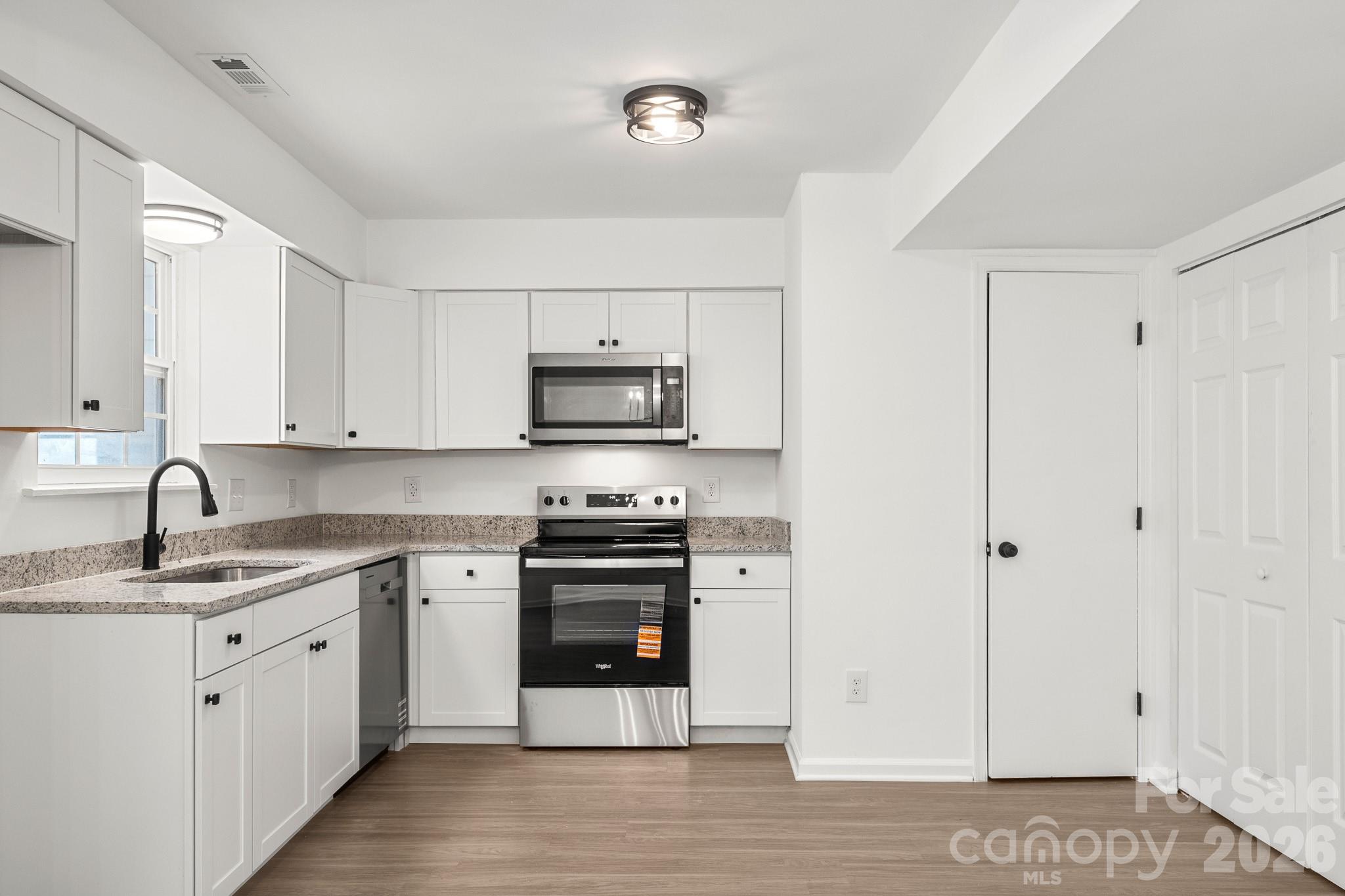 8517 Castle Pine Court — Charlotte