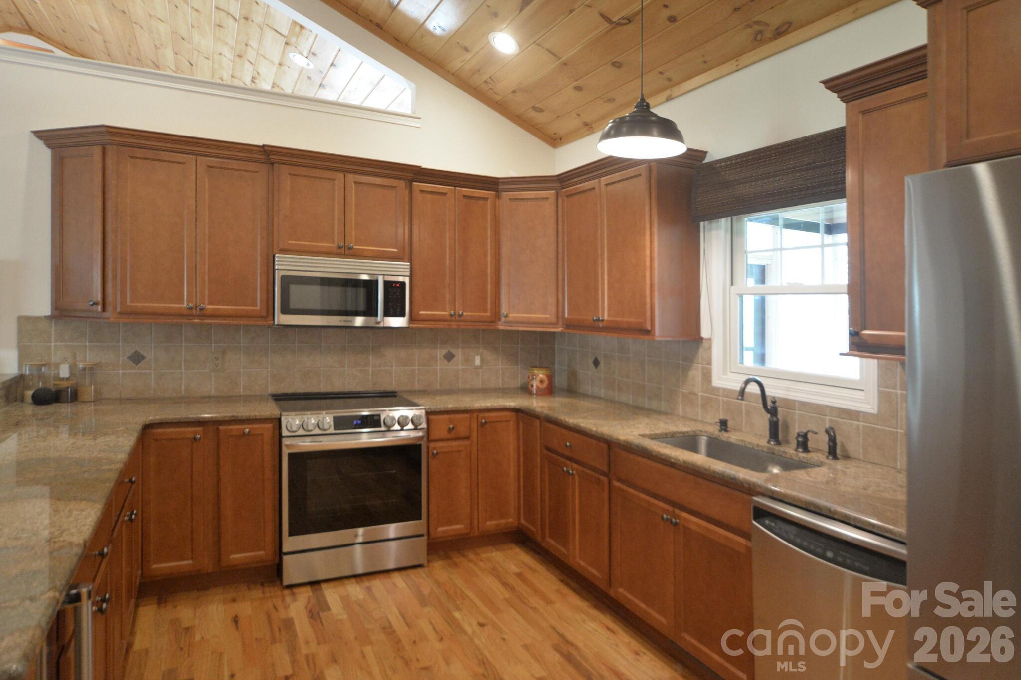 95 Creeks Edge Drive — Hendersonville