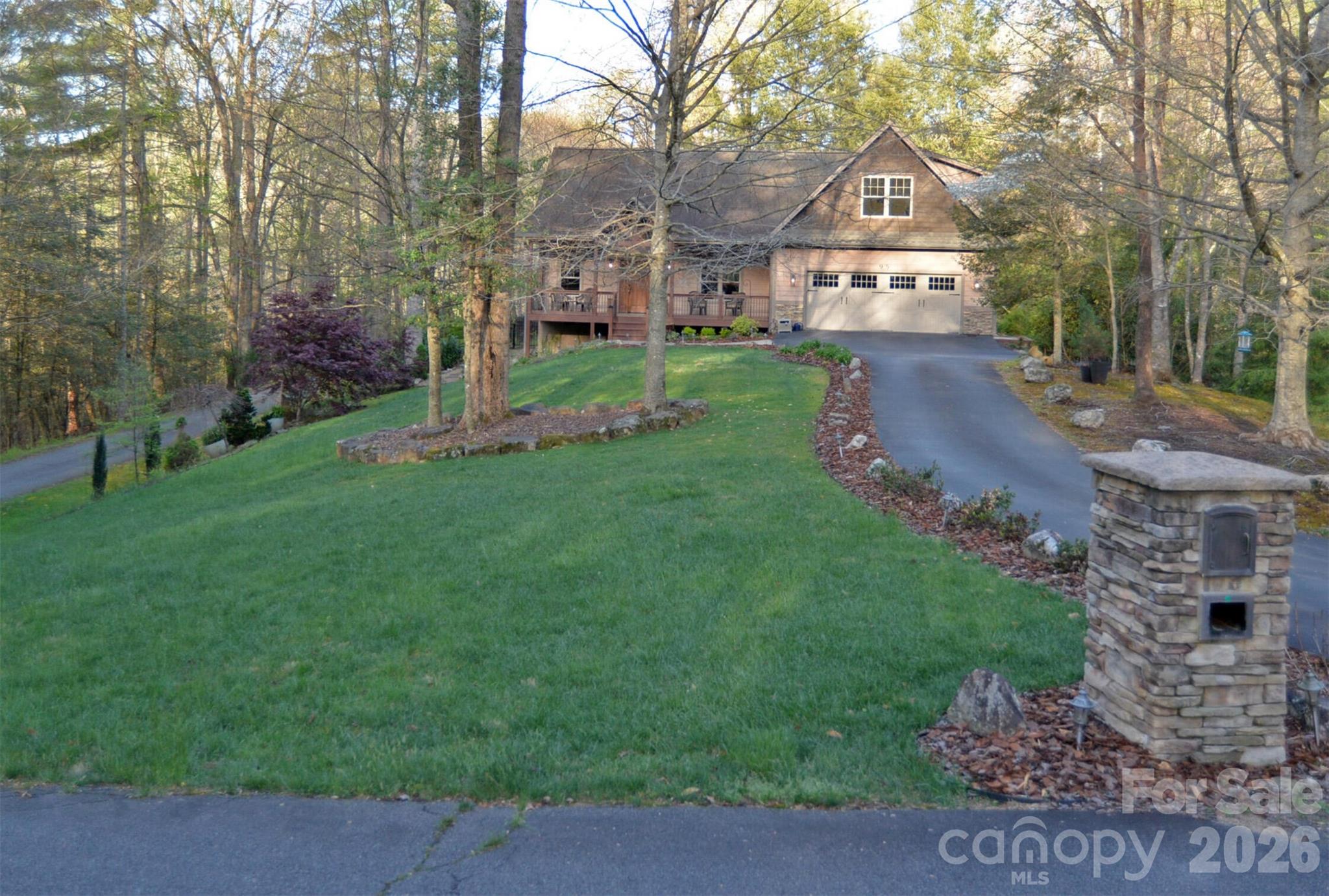95 Creeks Edge Drive — Hendersonville