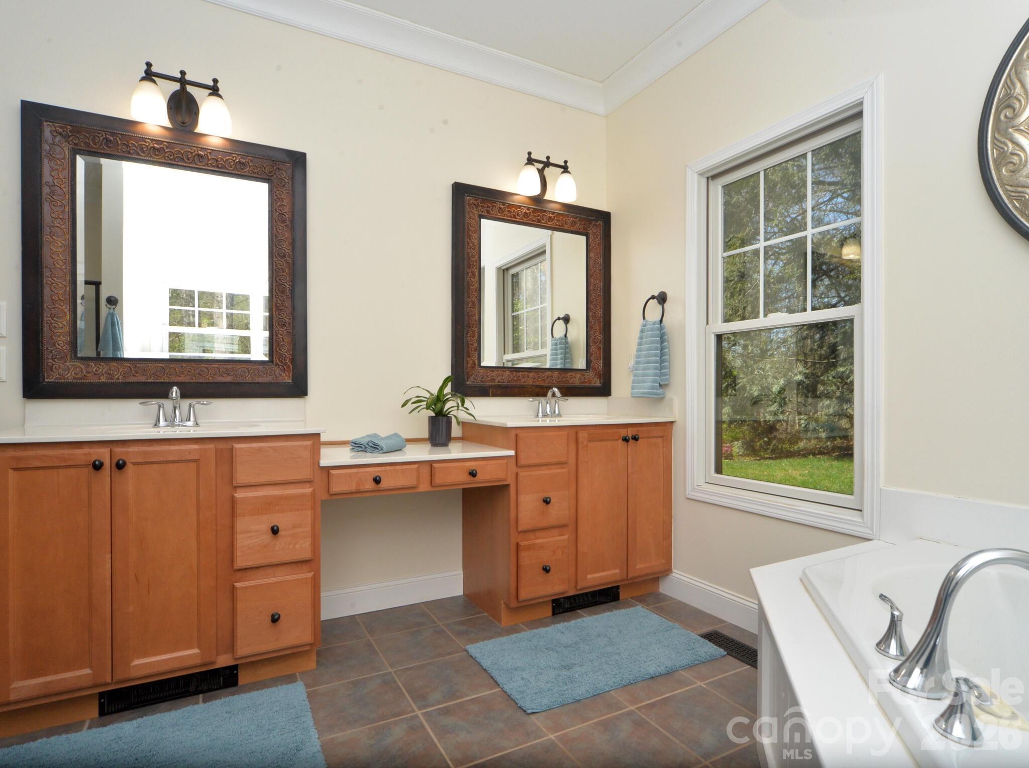 95 Creeks Edge Drive — Hendersonville