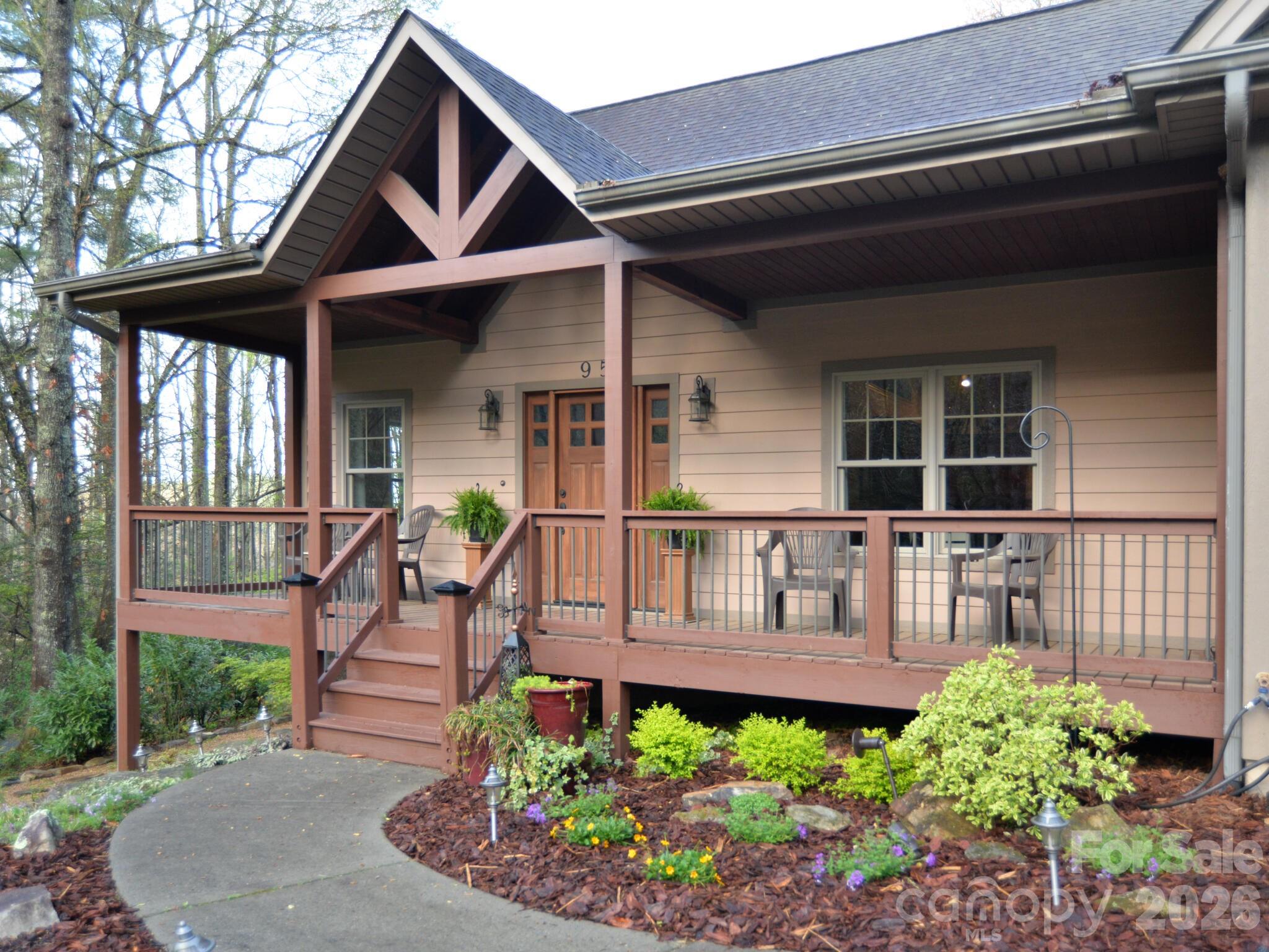 95 Creeks Edge Drive — Hendersonville