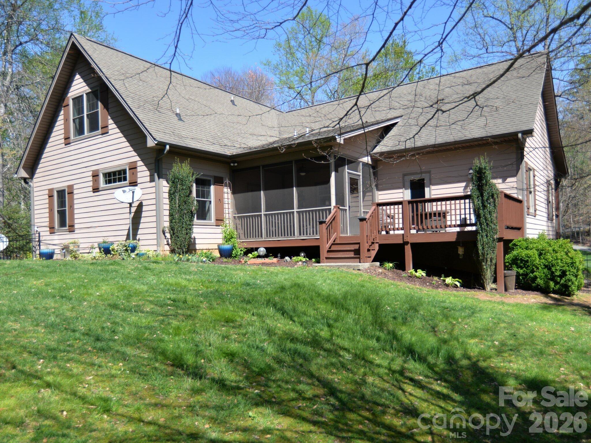 95 Creeks Edge Drive — Hendersonville