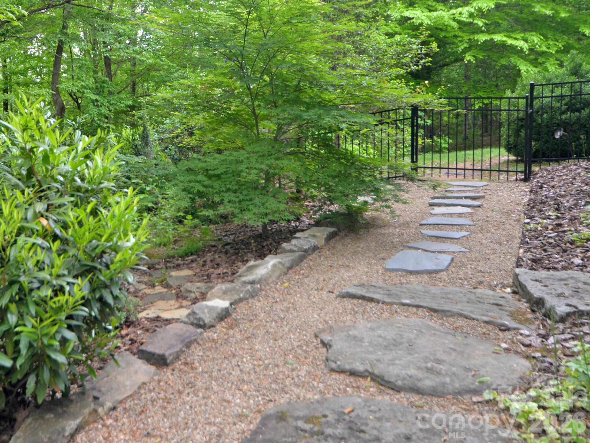 95 Creeks Edge Drive — Hendersonville