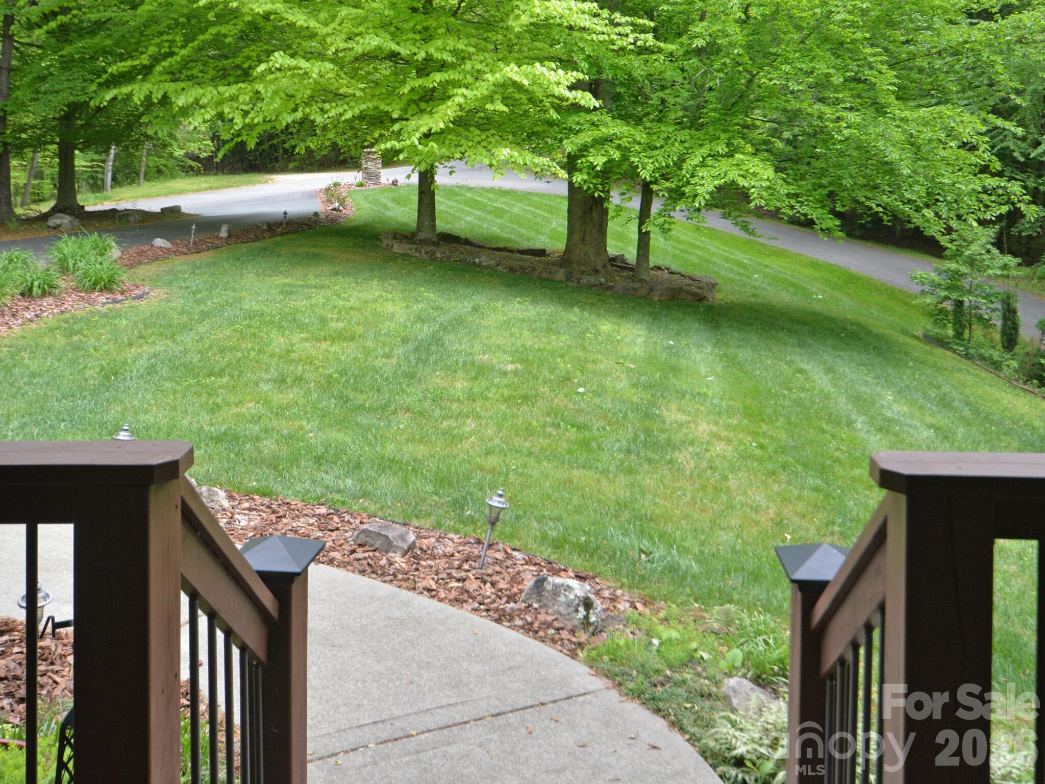 95 Creeks Edge Drive — Hendersonville