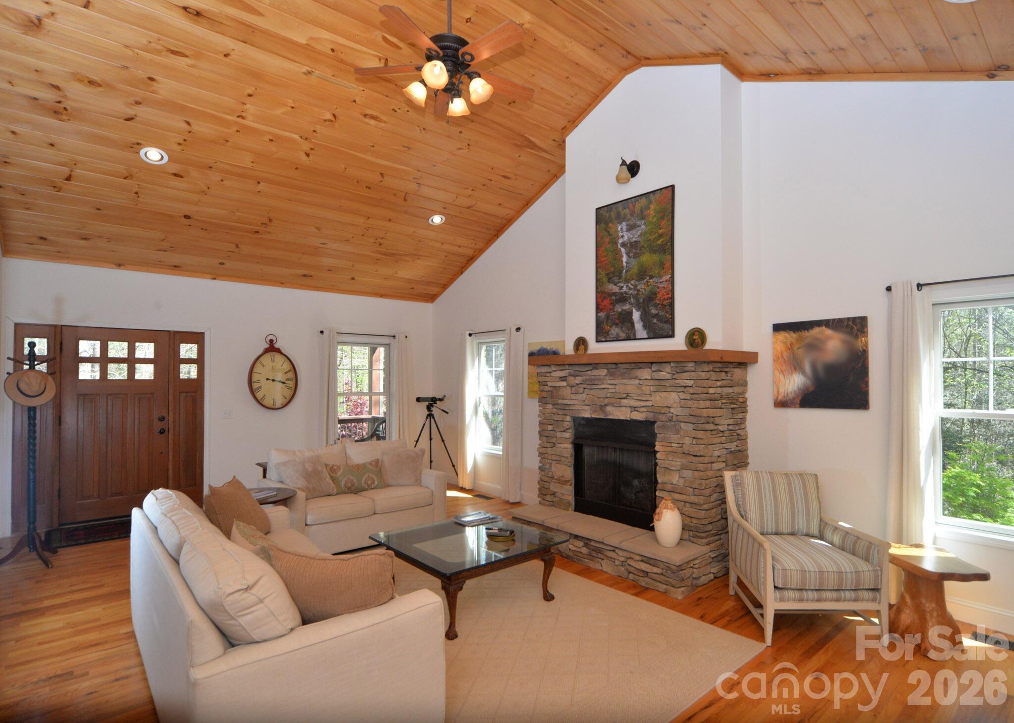 95 Creeks Edge Drive — Hendersonville